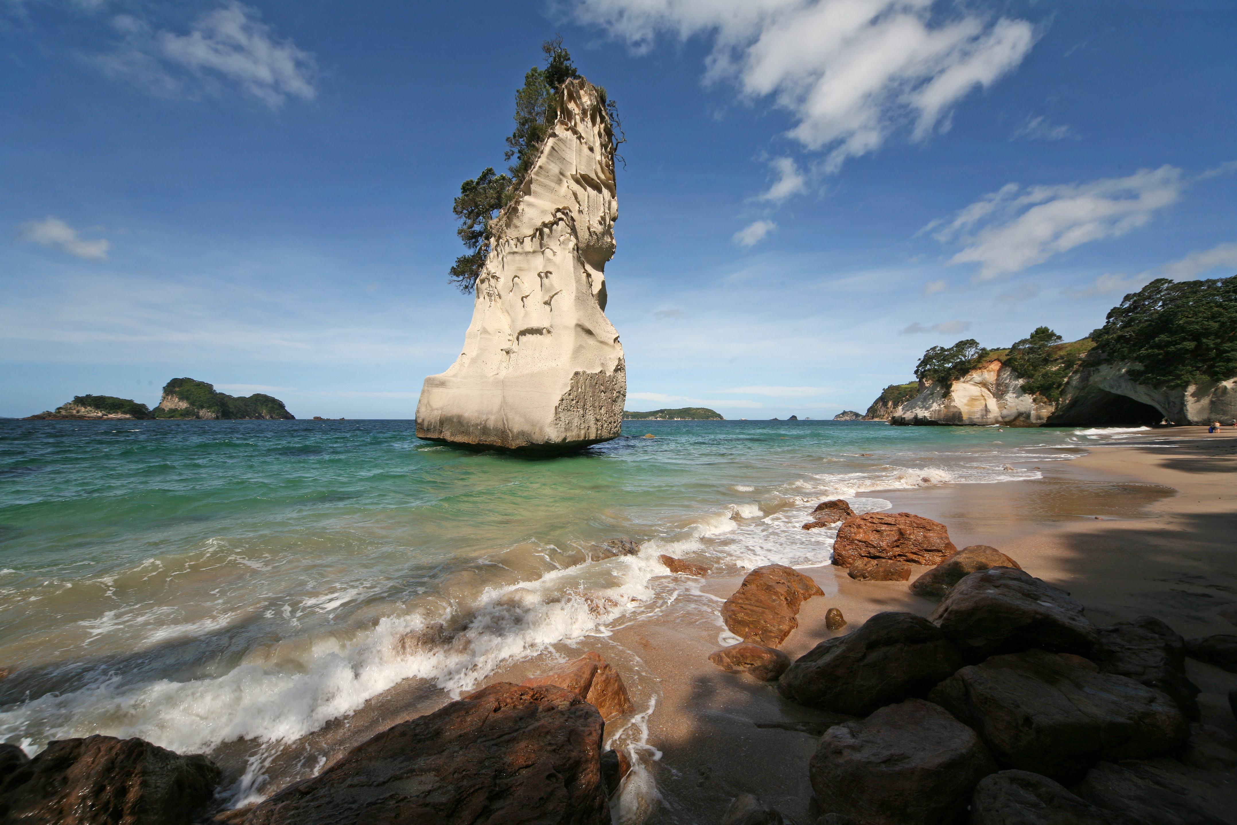 Cathedral Cove op Hahei Beach in de Coromandel in Nieuw-Zeeland