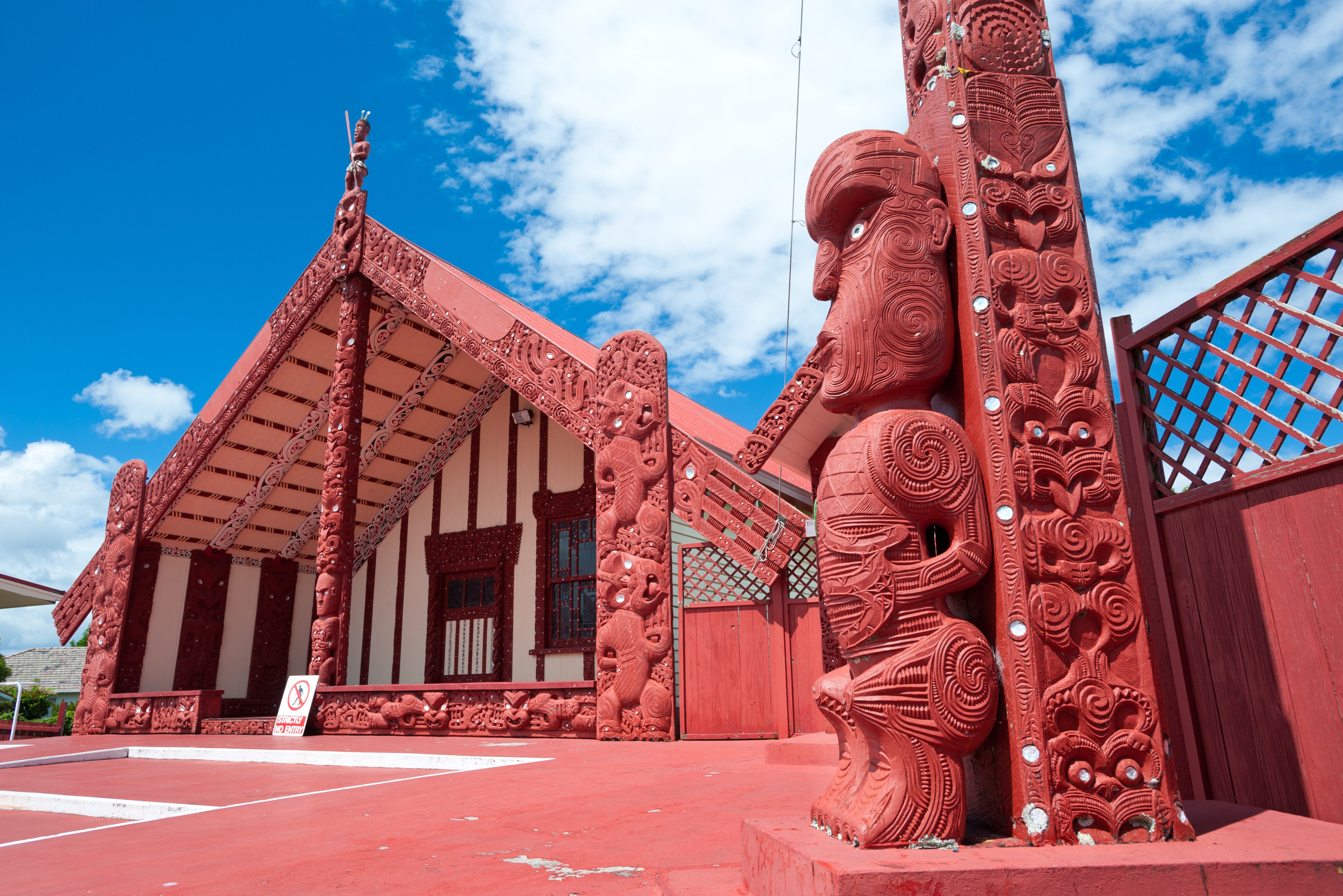 Replica van Maori marae nabij Rotorua in Nieuw-Zeeland