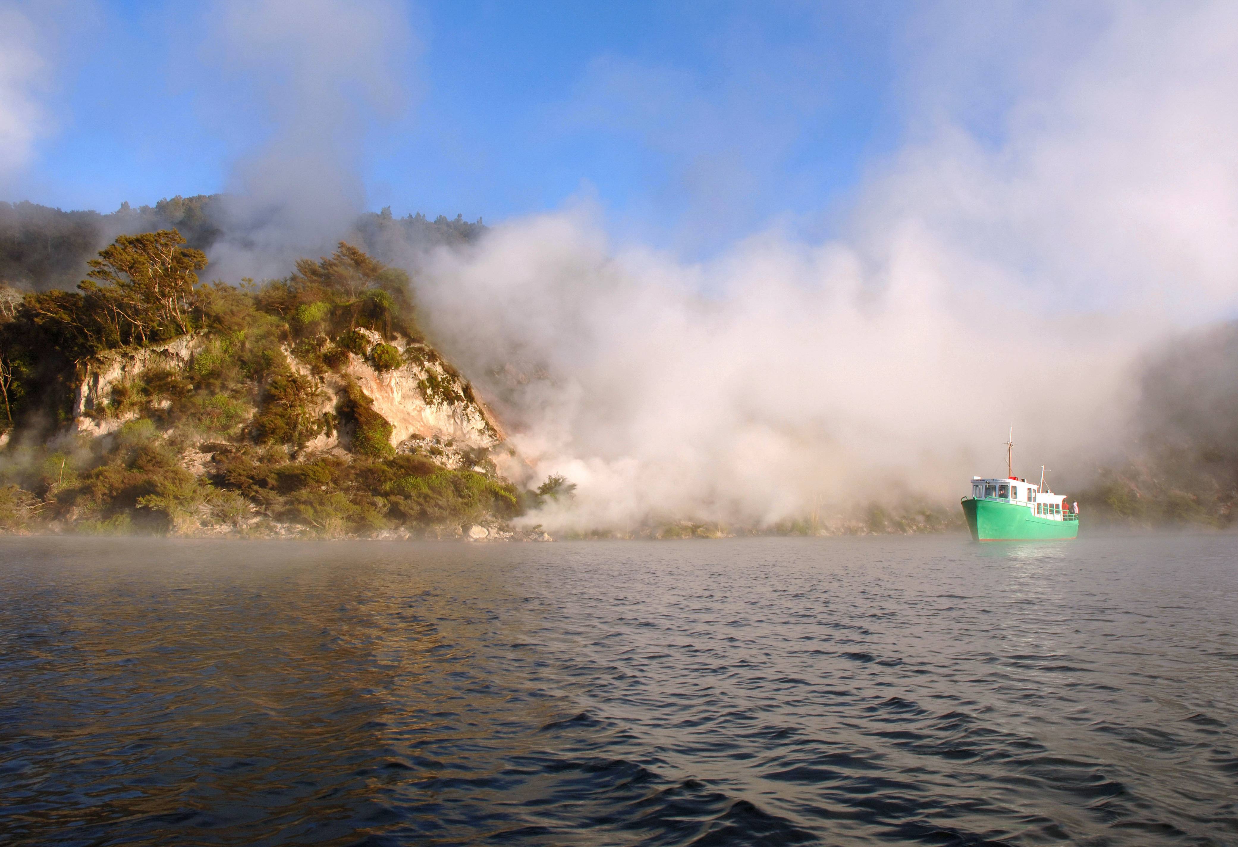 Boottocht in Waimangu Volcanic Valley in Nieuw-Zeeland