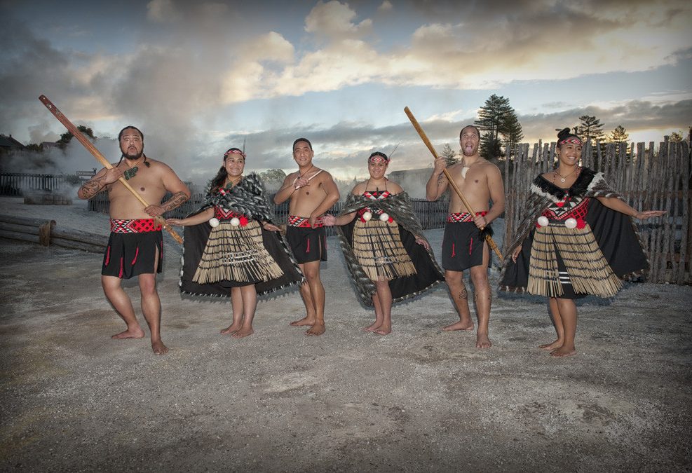 Maori culturele voorstelling bij Rotorua in Nieuw-Zeeland