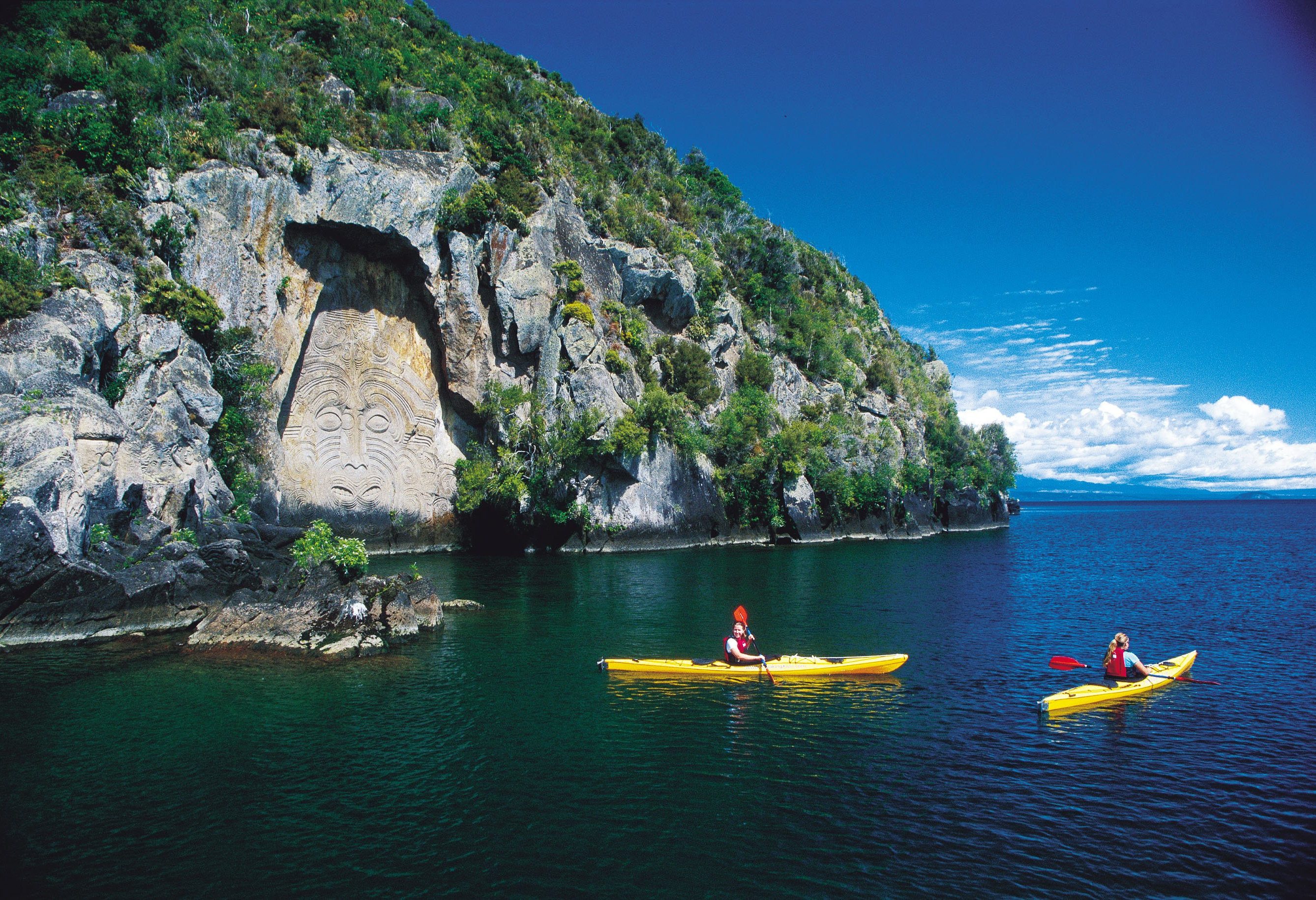 Kajakken bij Mine Bay in Lake Taupo in Nieuw-Zeeland