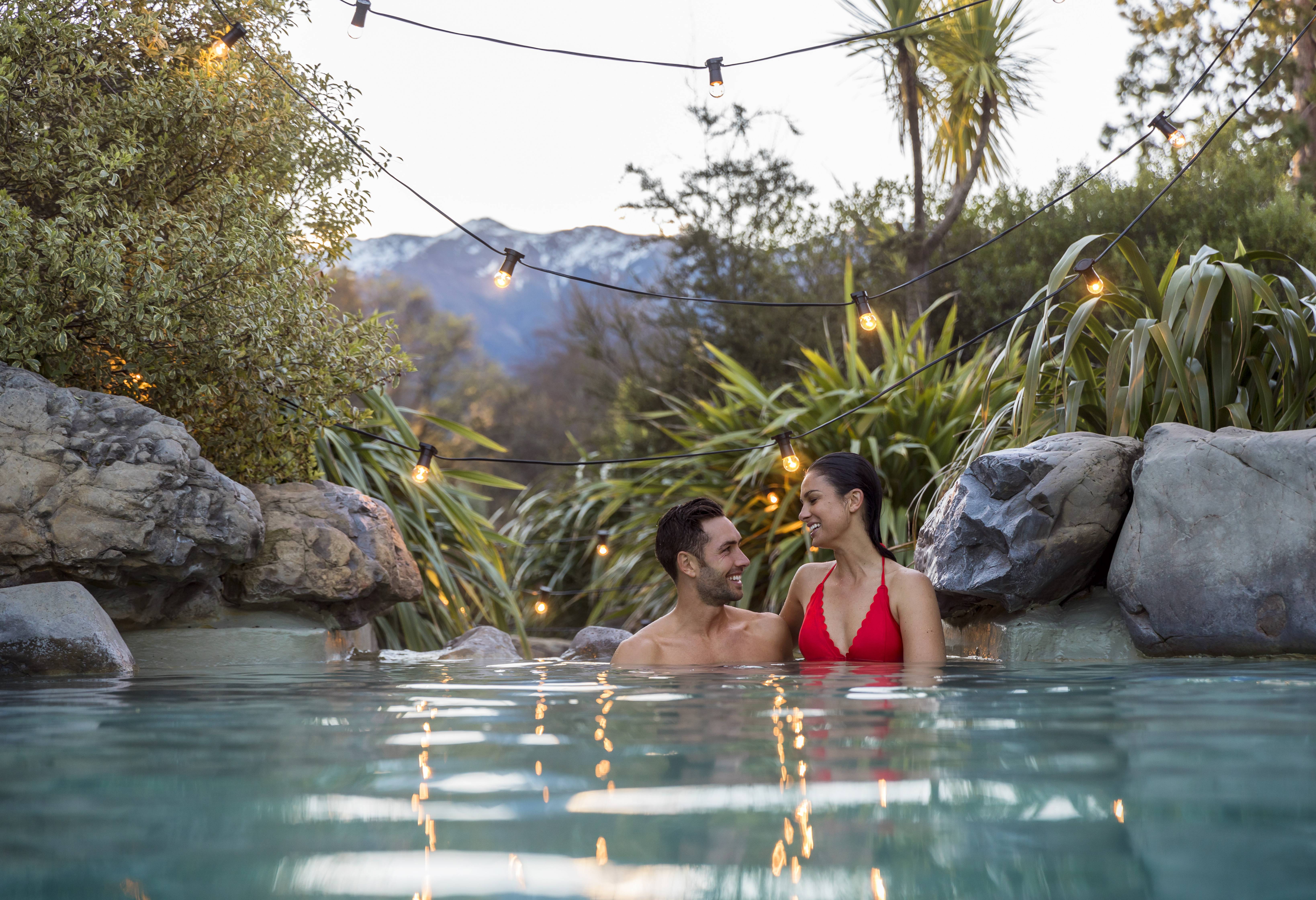 Ontspannen in een natuurlijk warmwaterbad in Hanmer Springs in Nieuw-Zeeland