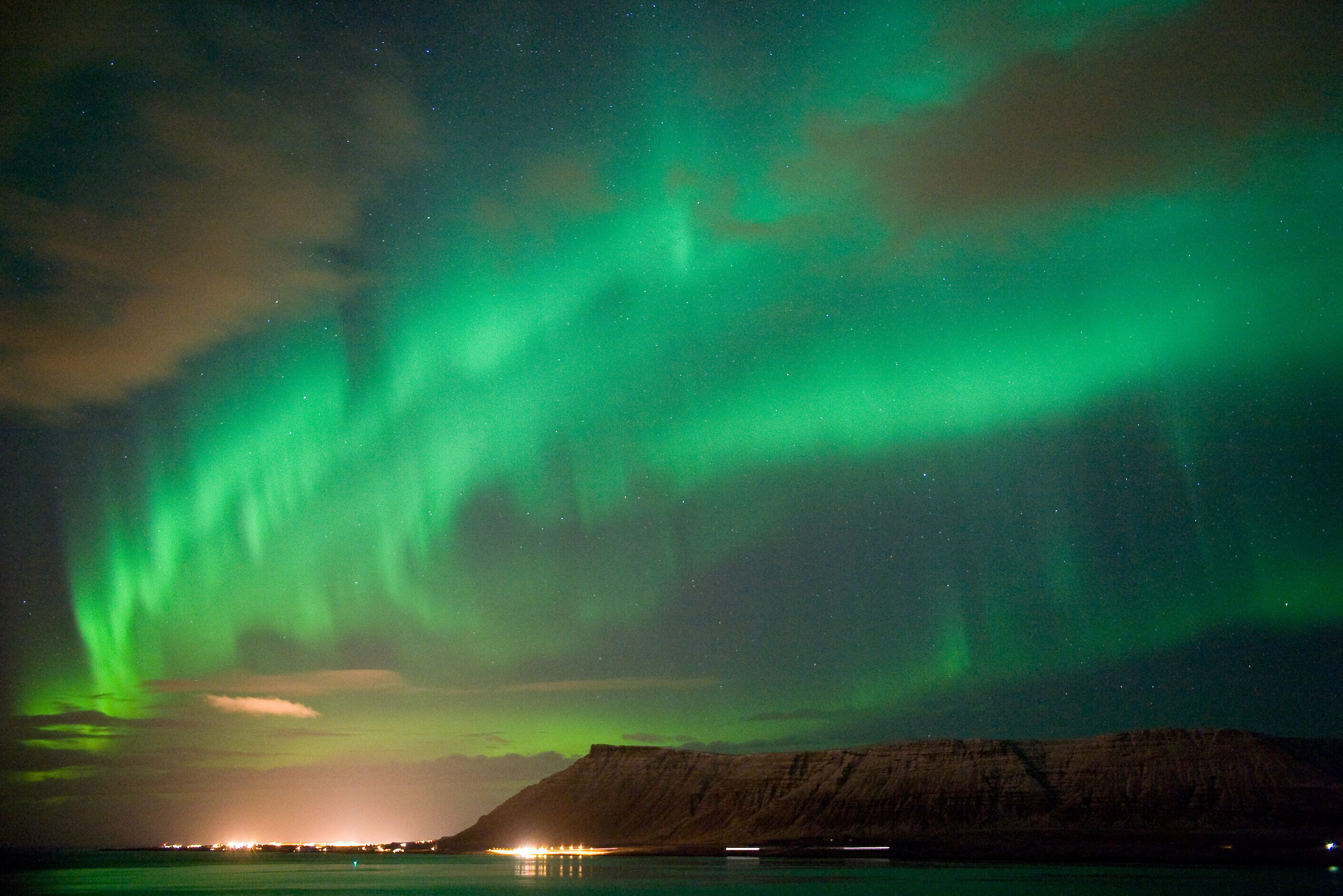 noorderlicht boven reykjavik ijsland