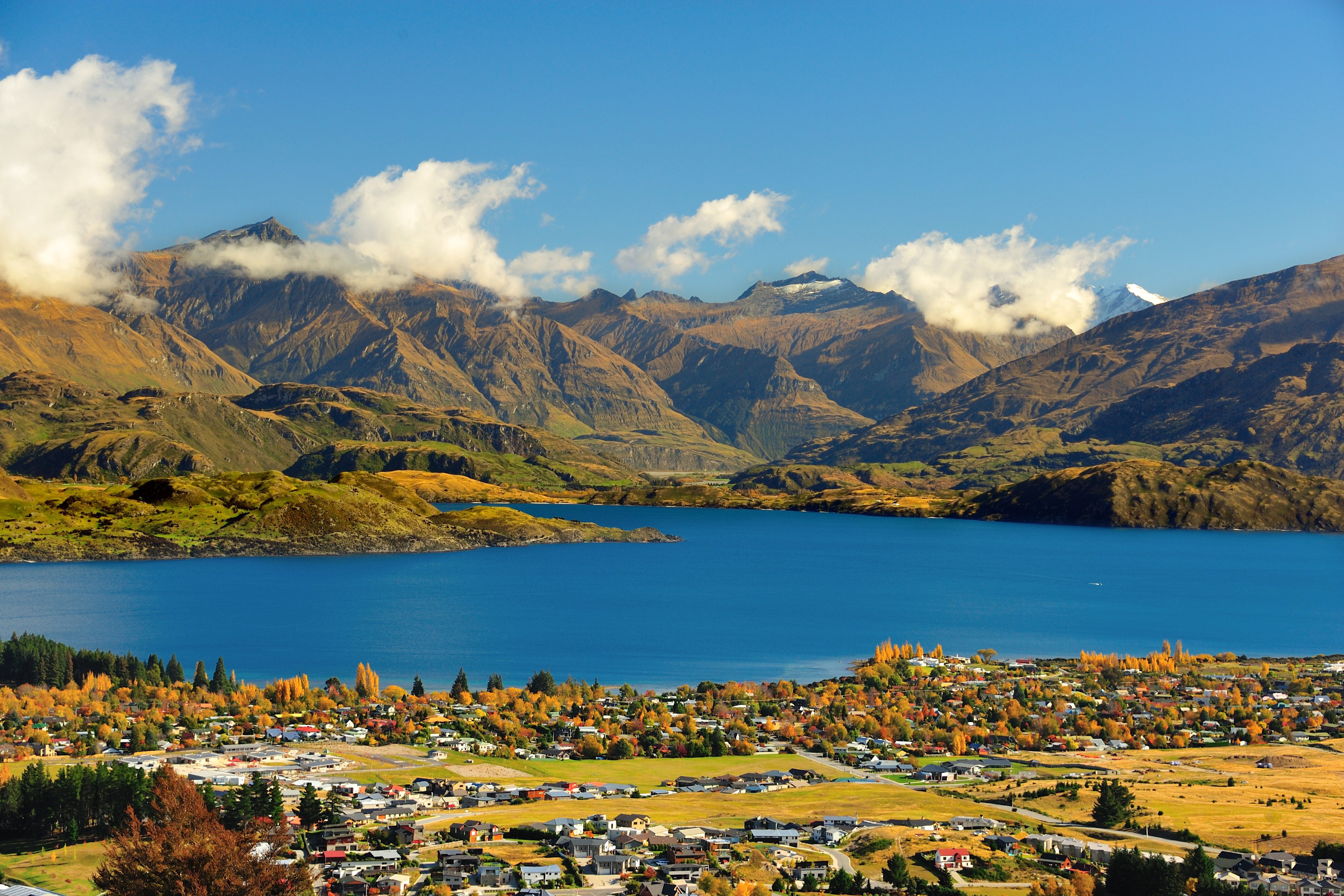 Lake Wanaka met Mount Aspiring National Park op de achtergrond in Nieuw-Zeeland
