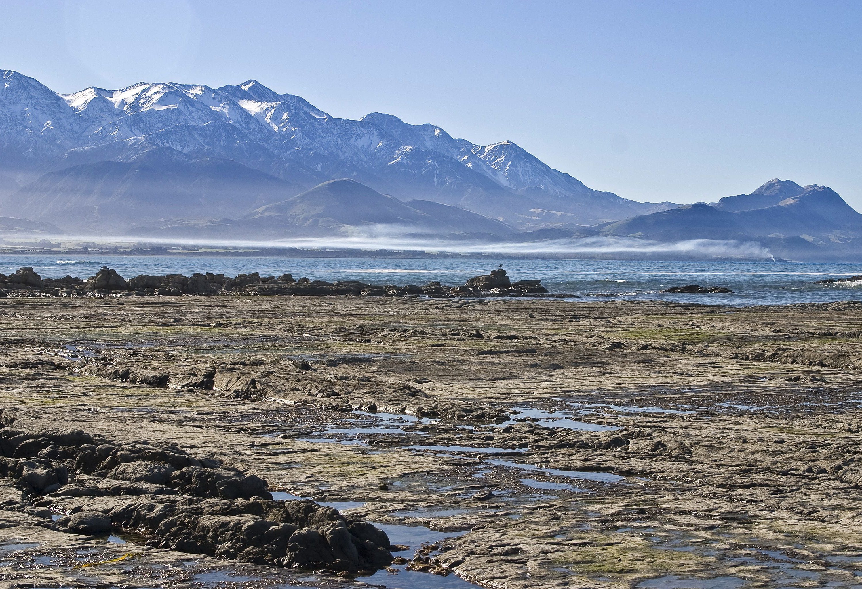 Ruige kustlijn bij Kaikoura in Nieuw-Zeeland