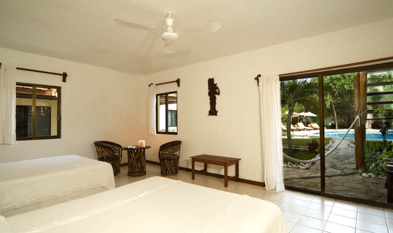 Poolside kamer Na Balam Beach Hotel Isla Mujeres strandvakantie Mexico