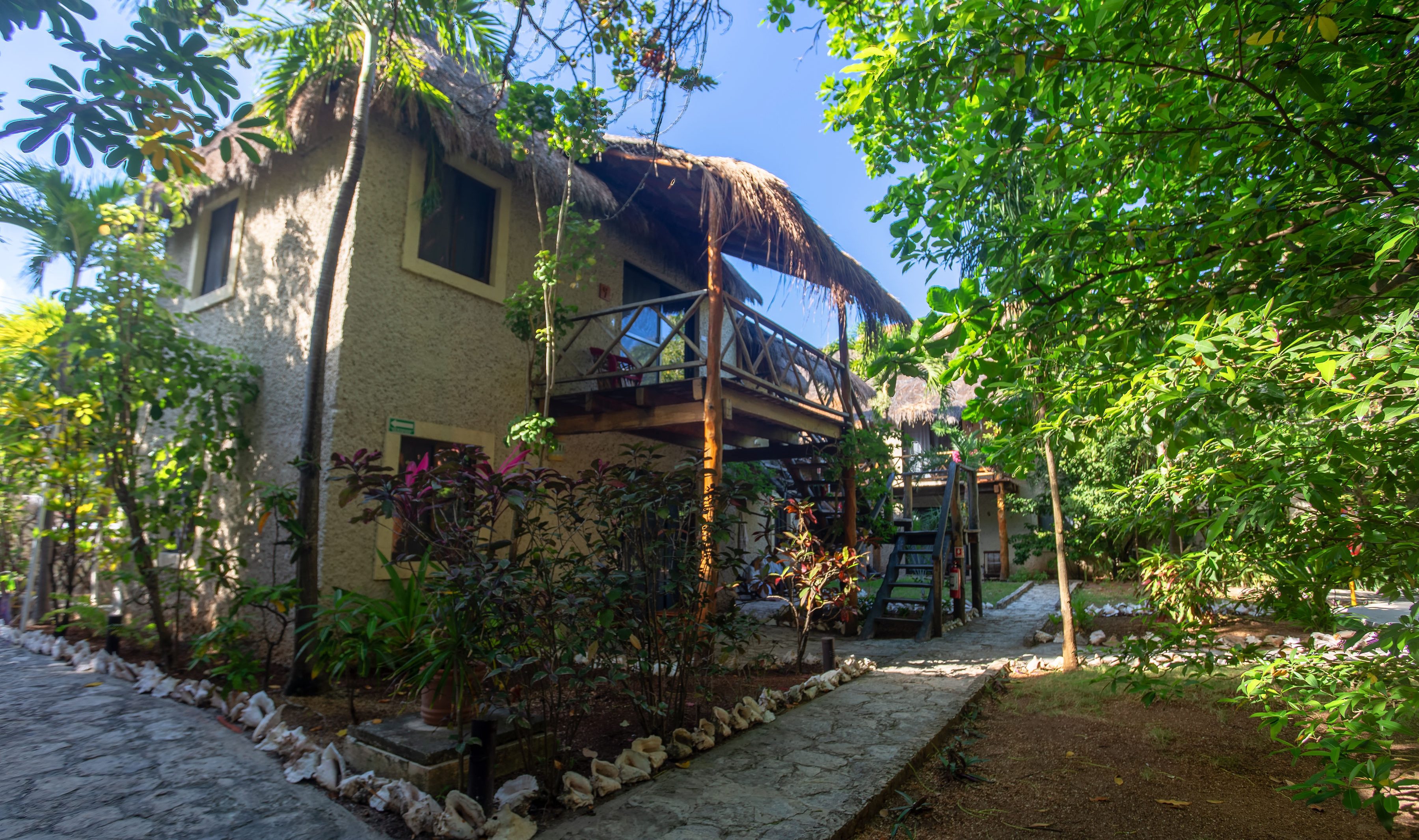 Poolside kamer Na Balam Beach Hotel Isla Mujeres strandvakantie Mexico