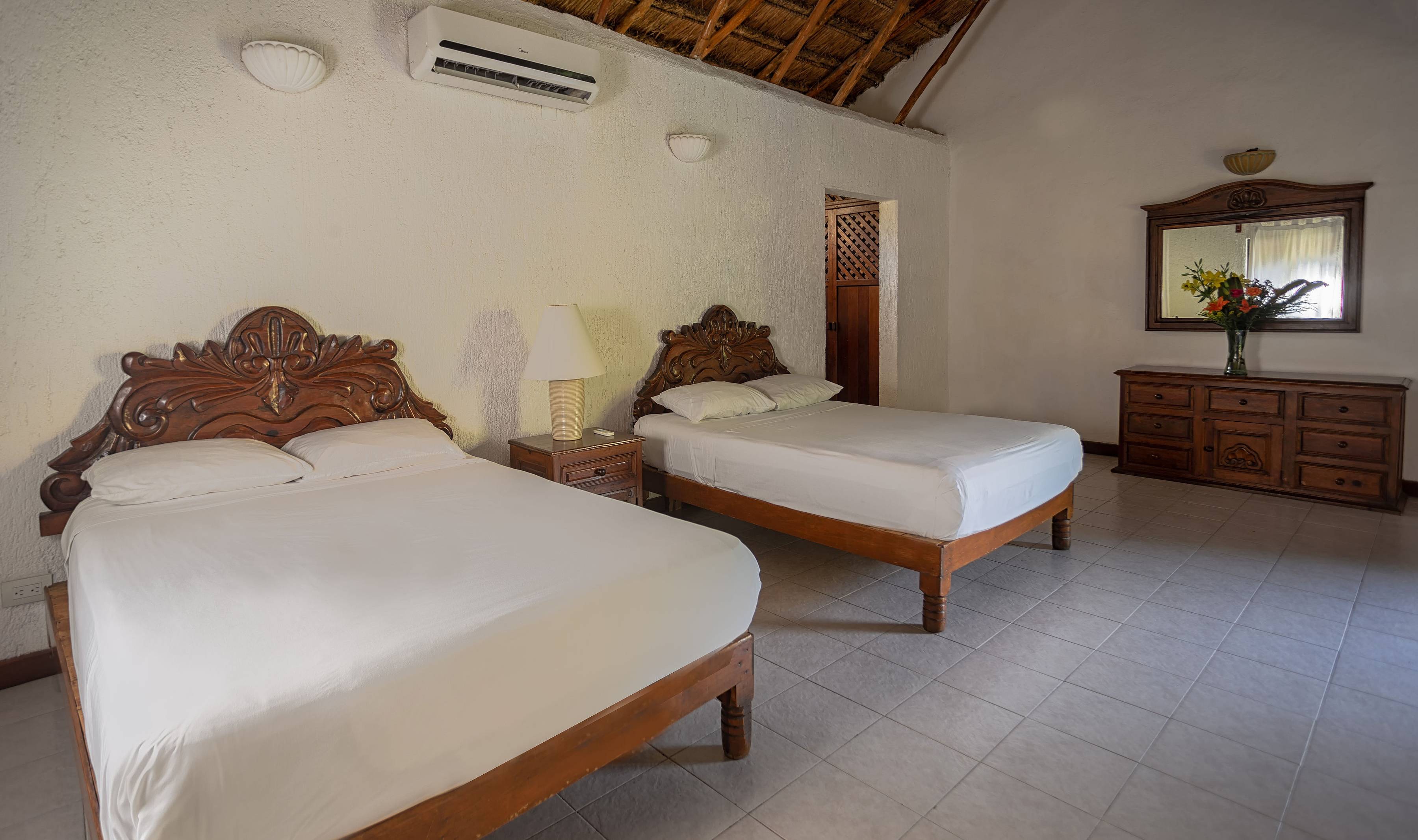 Poolside kamer Na Balam Beach Hotel Isla Mujeres strandvakantie Mexico