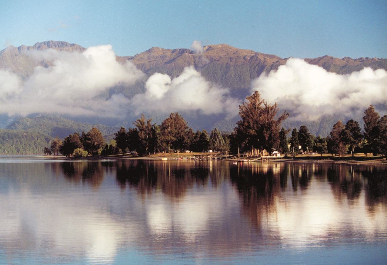 Te Anau aan Lake Te Anau in Nieuw-Zeeland