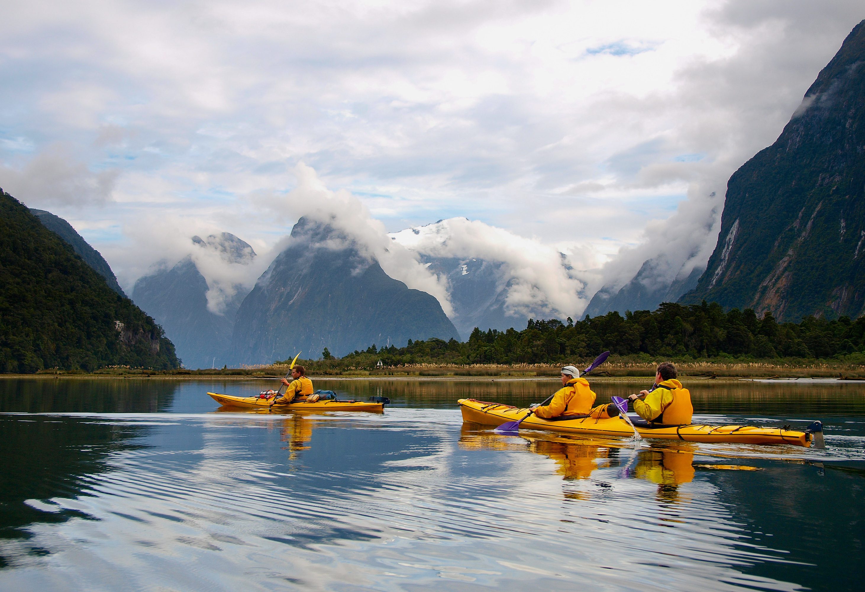Kajakken door Milford Sound in Nieuw-Zeeland