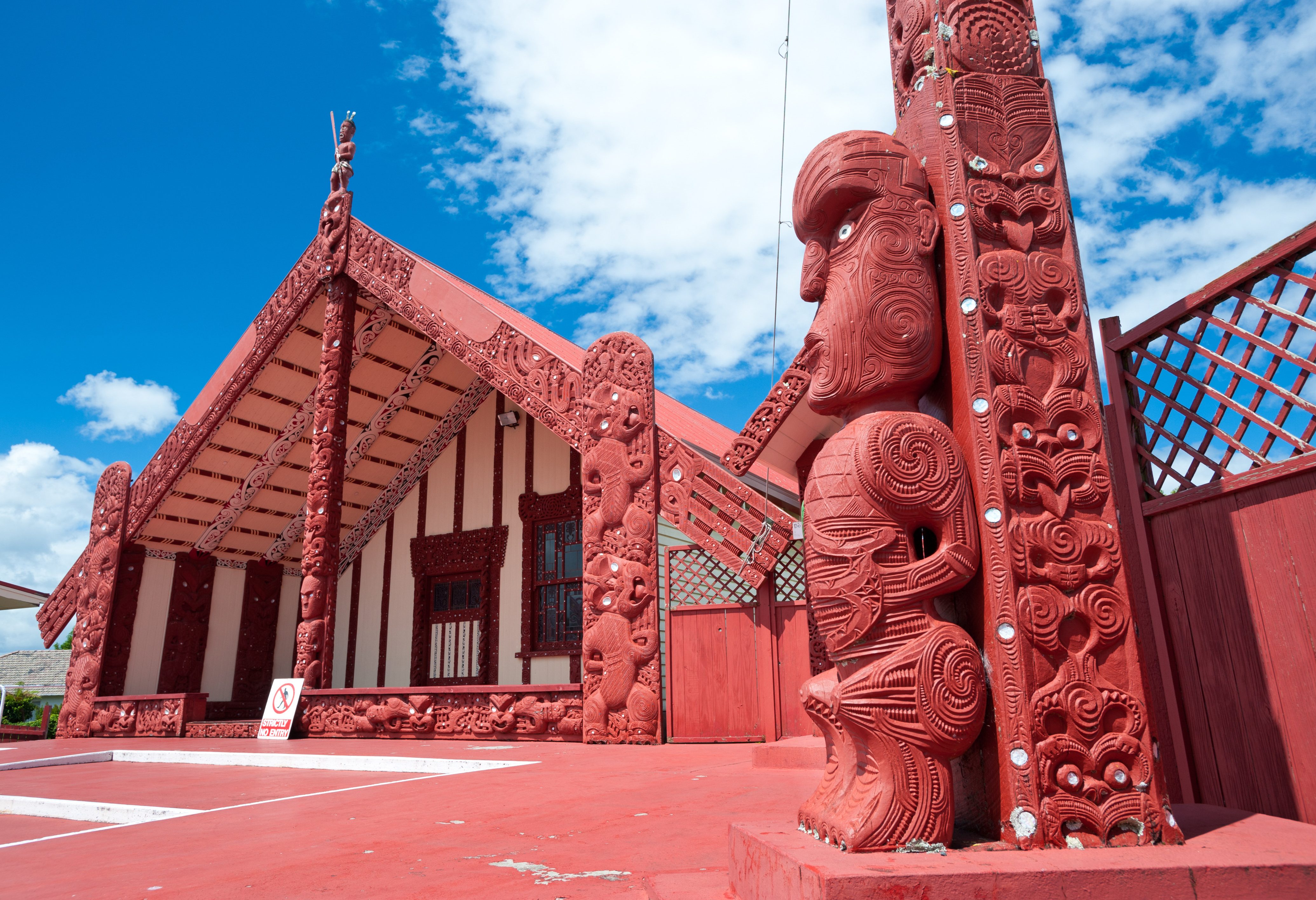 Replica van Maori marae nabij Rotorua in Nieuw-Zeeland