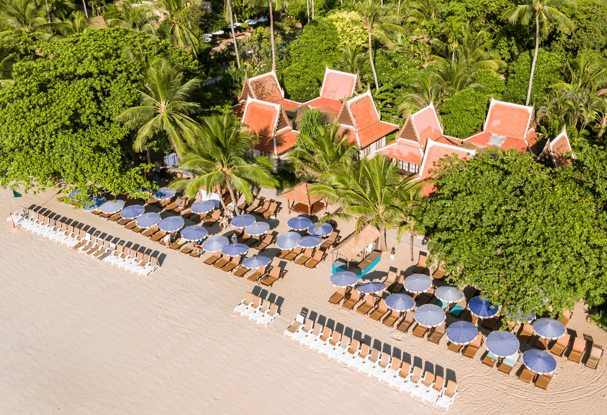Bovenaanzicht van het Fairhouse Beach Resort op Koh Samui inThailand