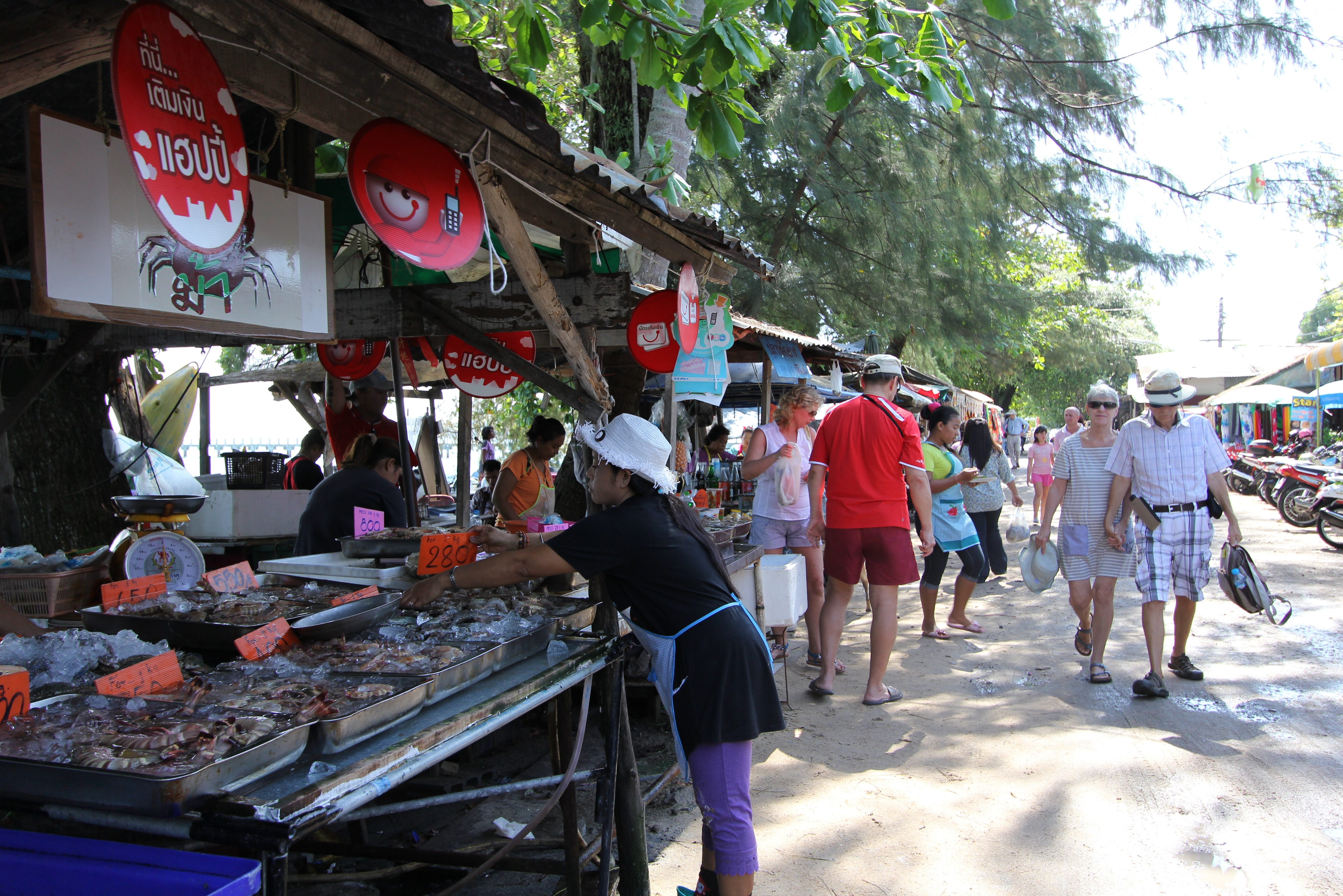 Markt in het Fisherman's Village nabij het Rawai Palm Beach Resort op Phuket in Thailand