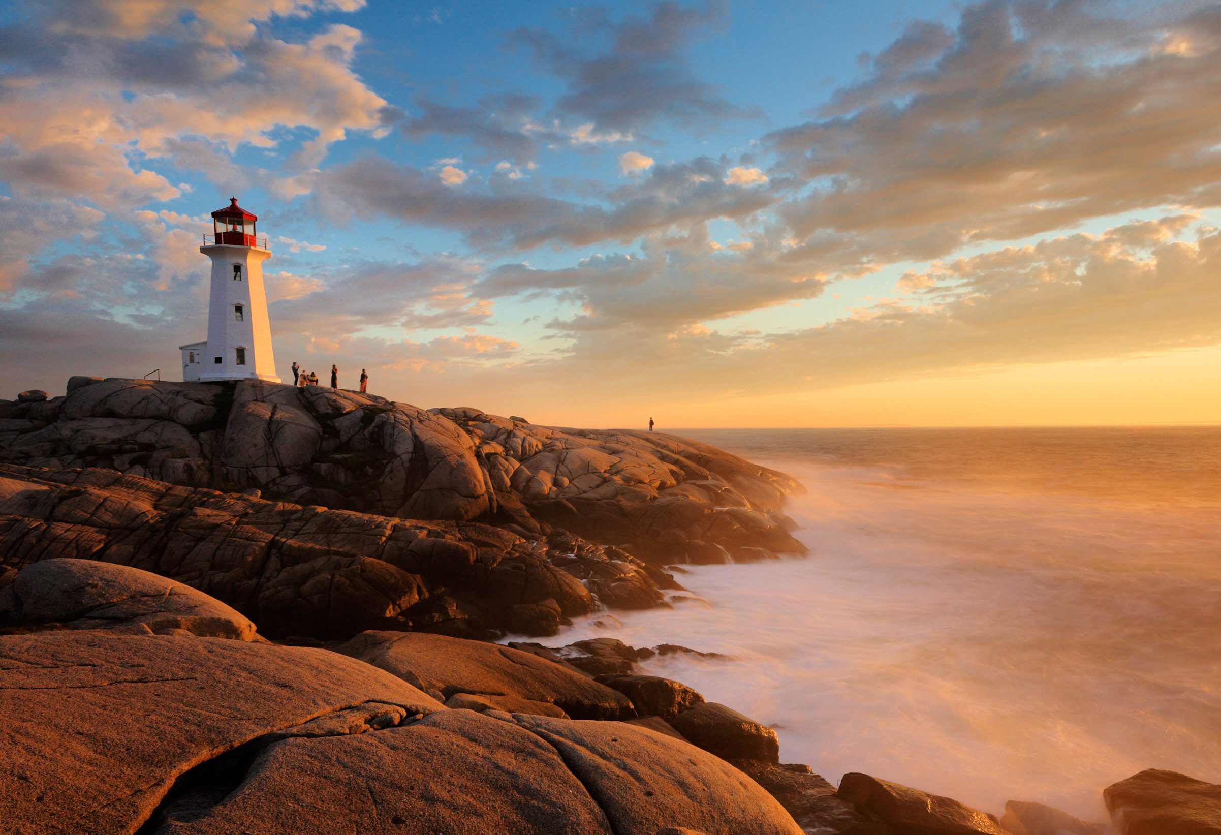canada-nova-scotia-vuurtoren-light-house-bij-peggy-cove-bij-zonsondergang