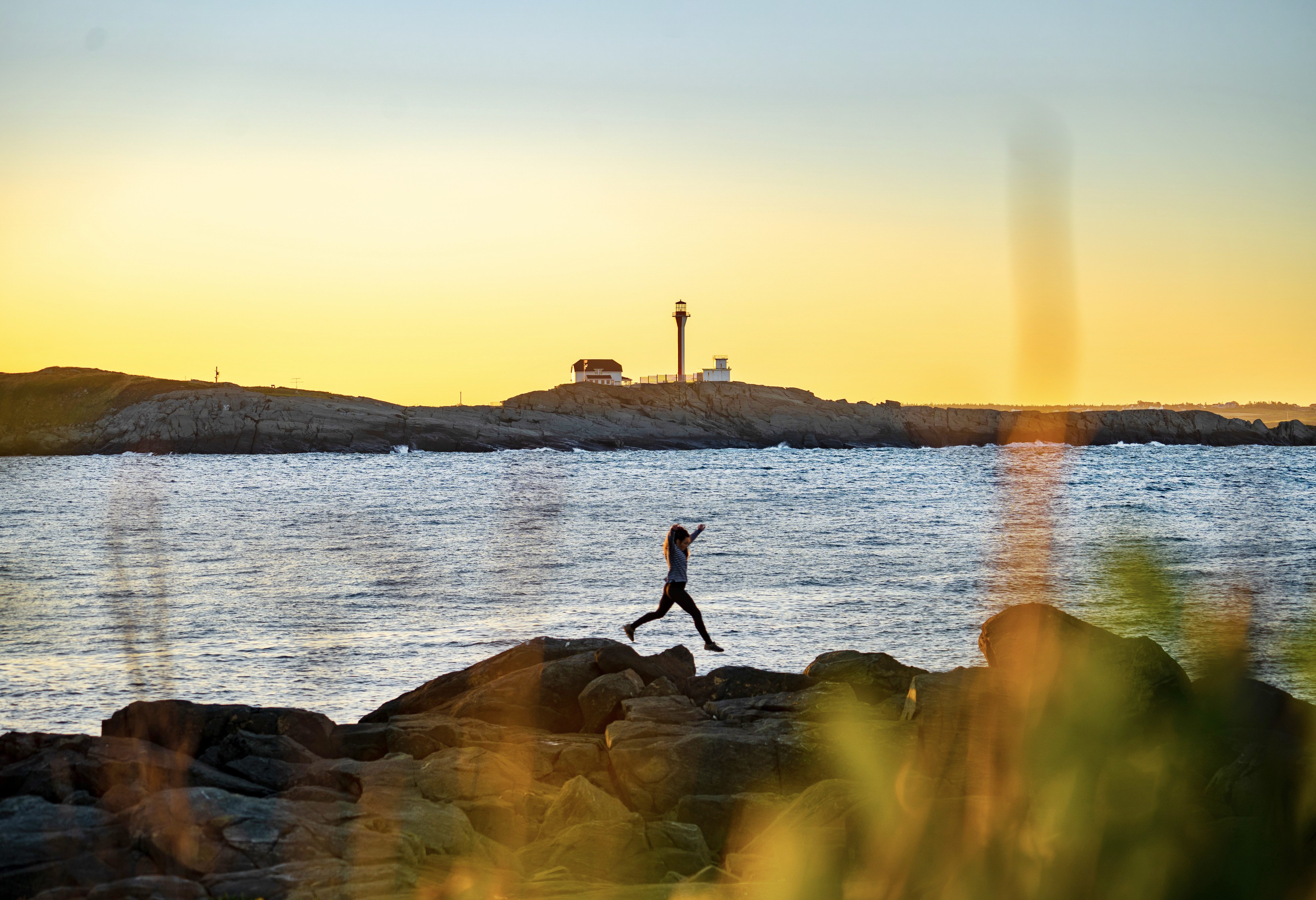 canada-nova-scotia-yarmouth-arcadische-kust-cape-forchu-lighthouse-vuurtoren-uitzicht