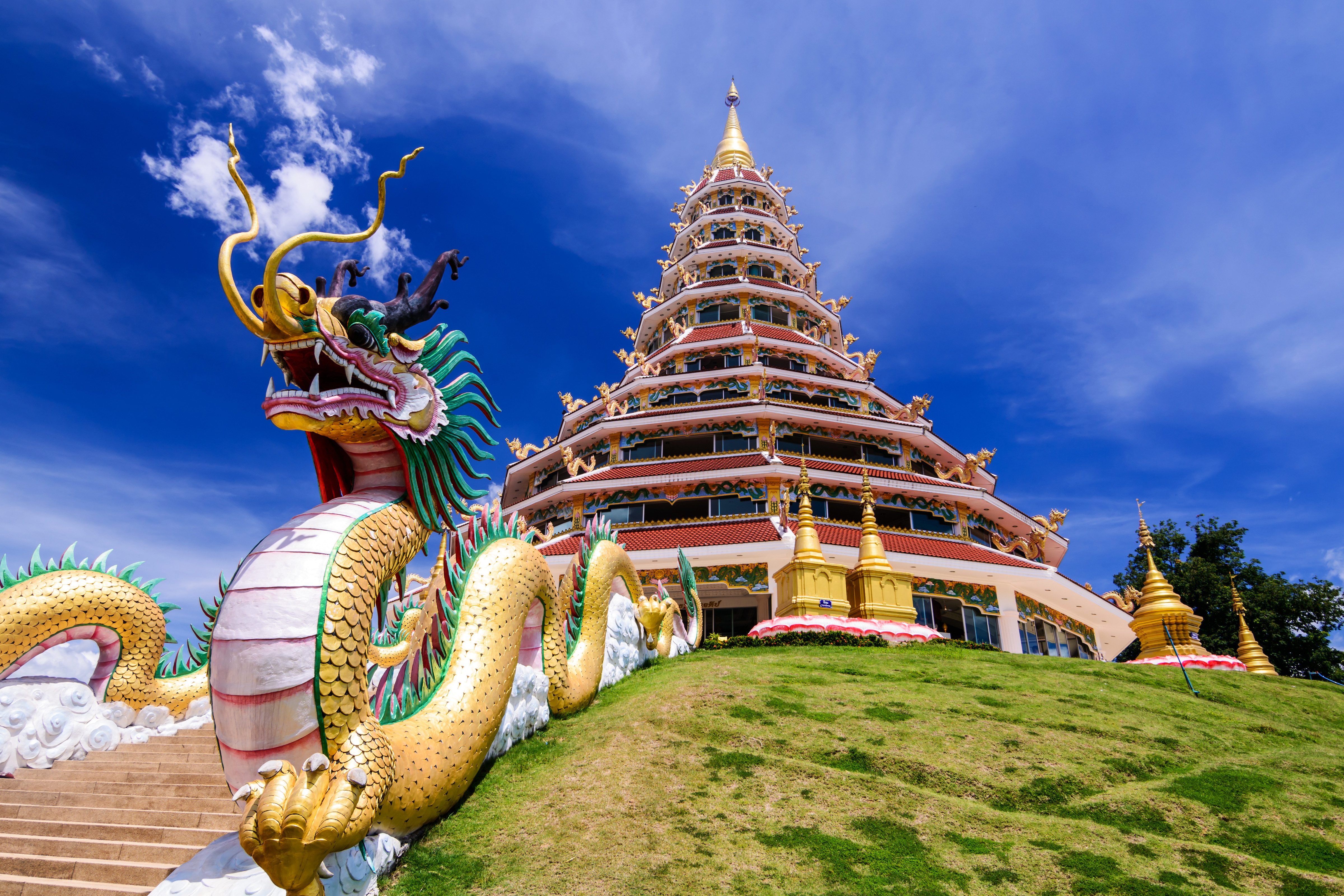 De Wat Huay Pla Kang tempel in Chiang Rai, Thailand