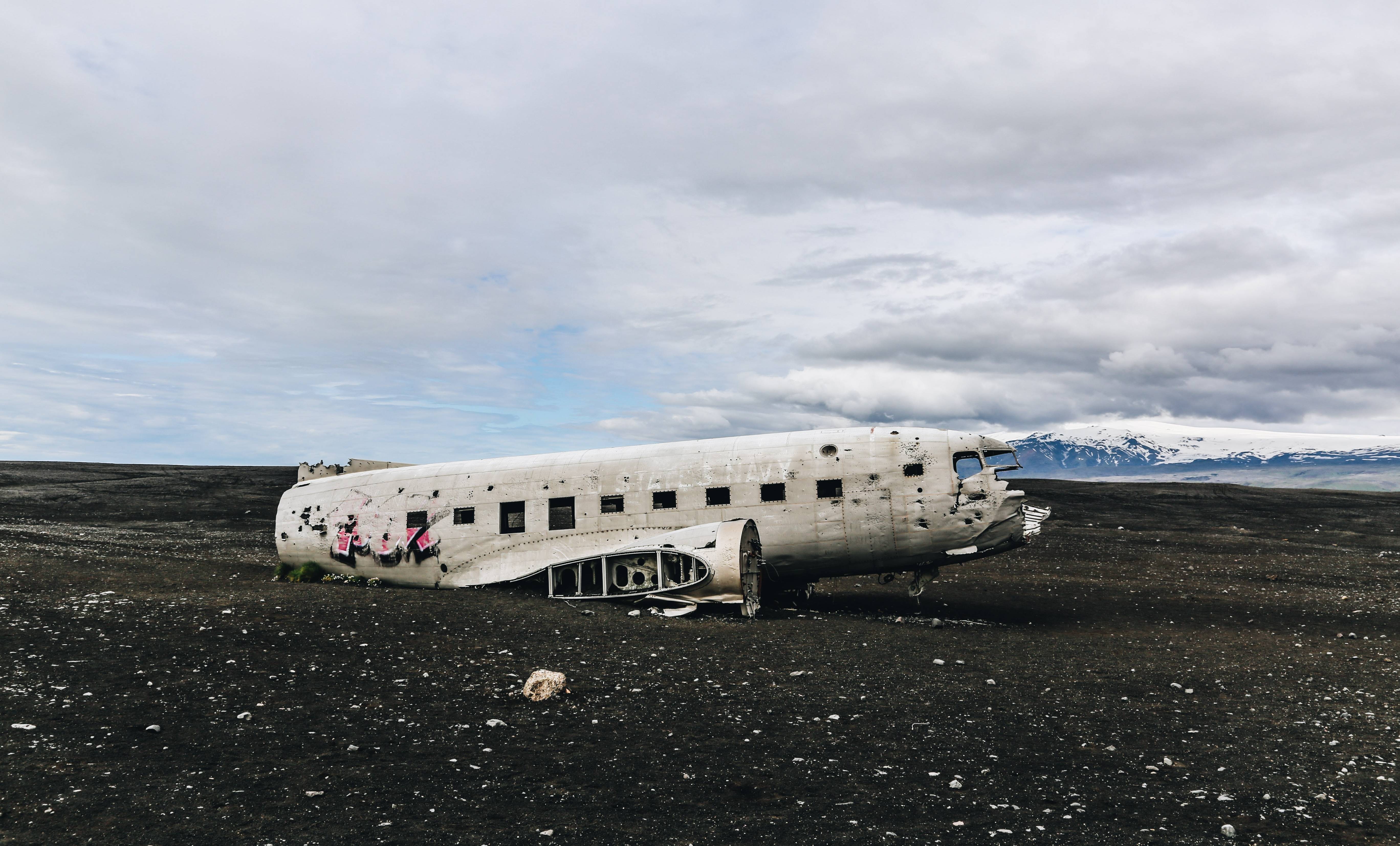 ijsland-solheimasandur-vliegtuig-wrak-vik