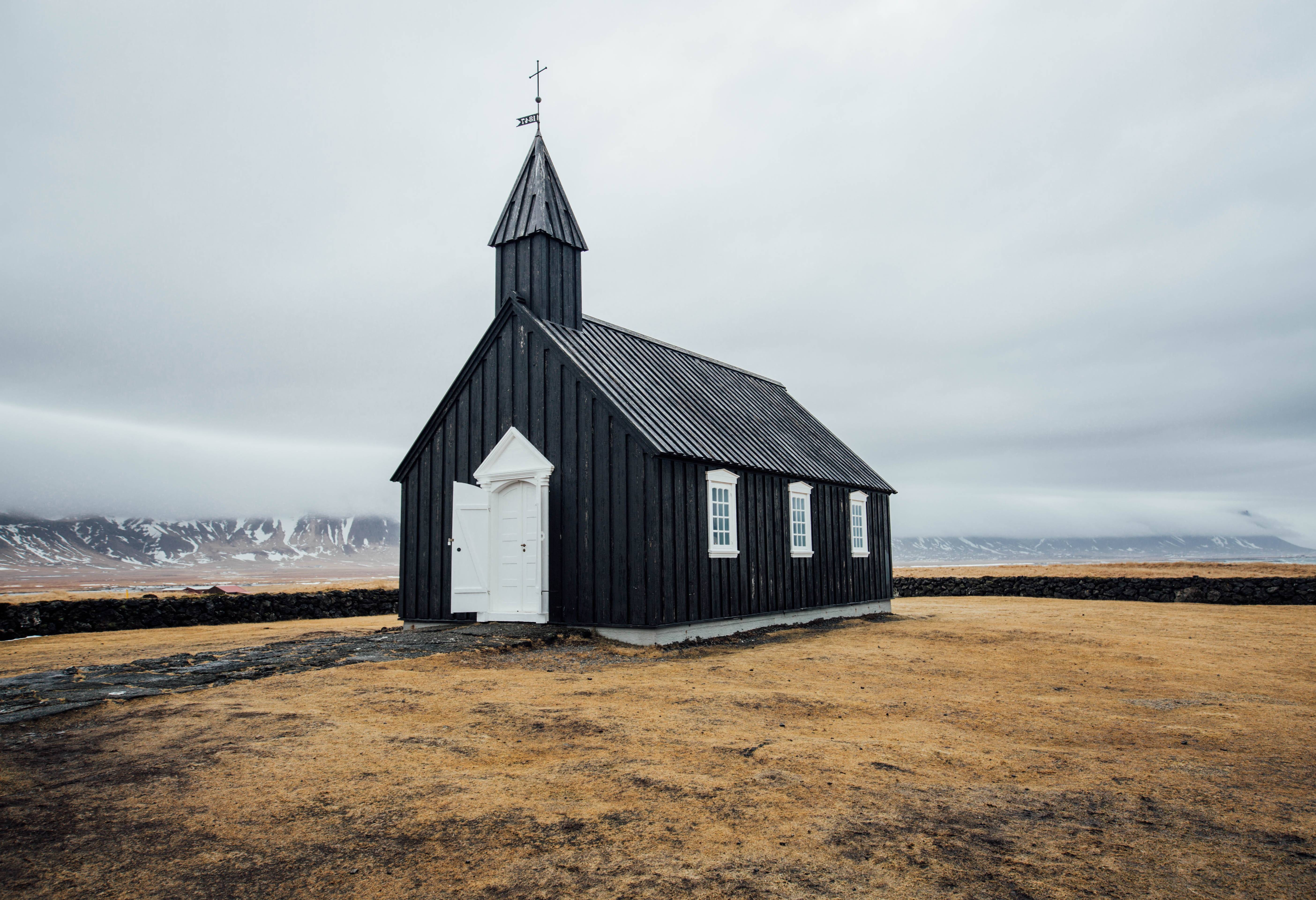 Budir zwart kerkje in Snaefellsnes regio
