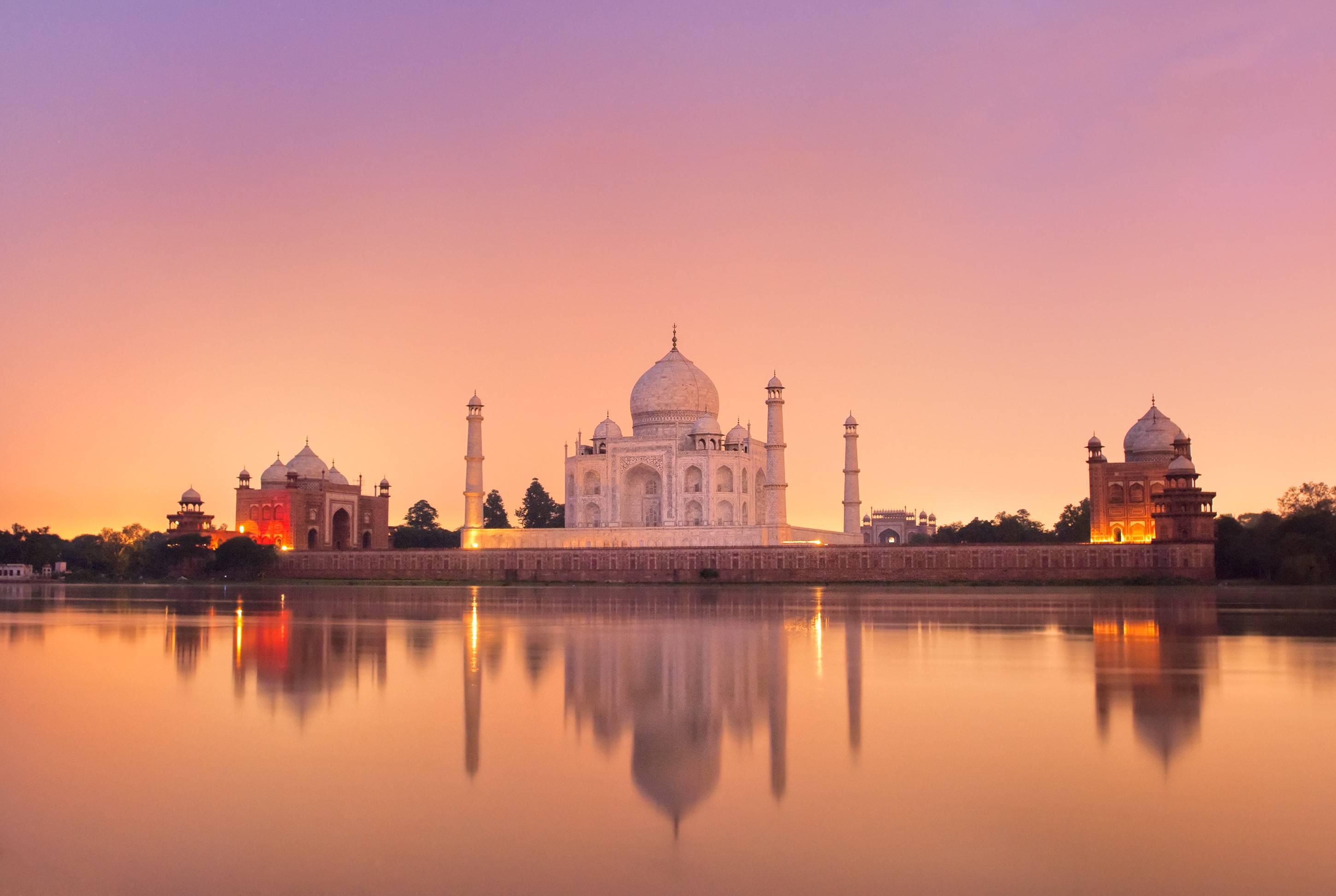 Zonsopkomst bij de Taj Mahal, India