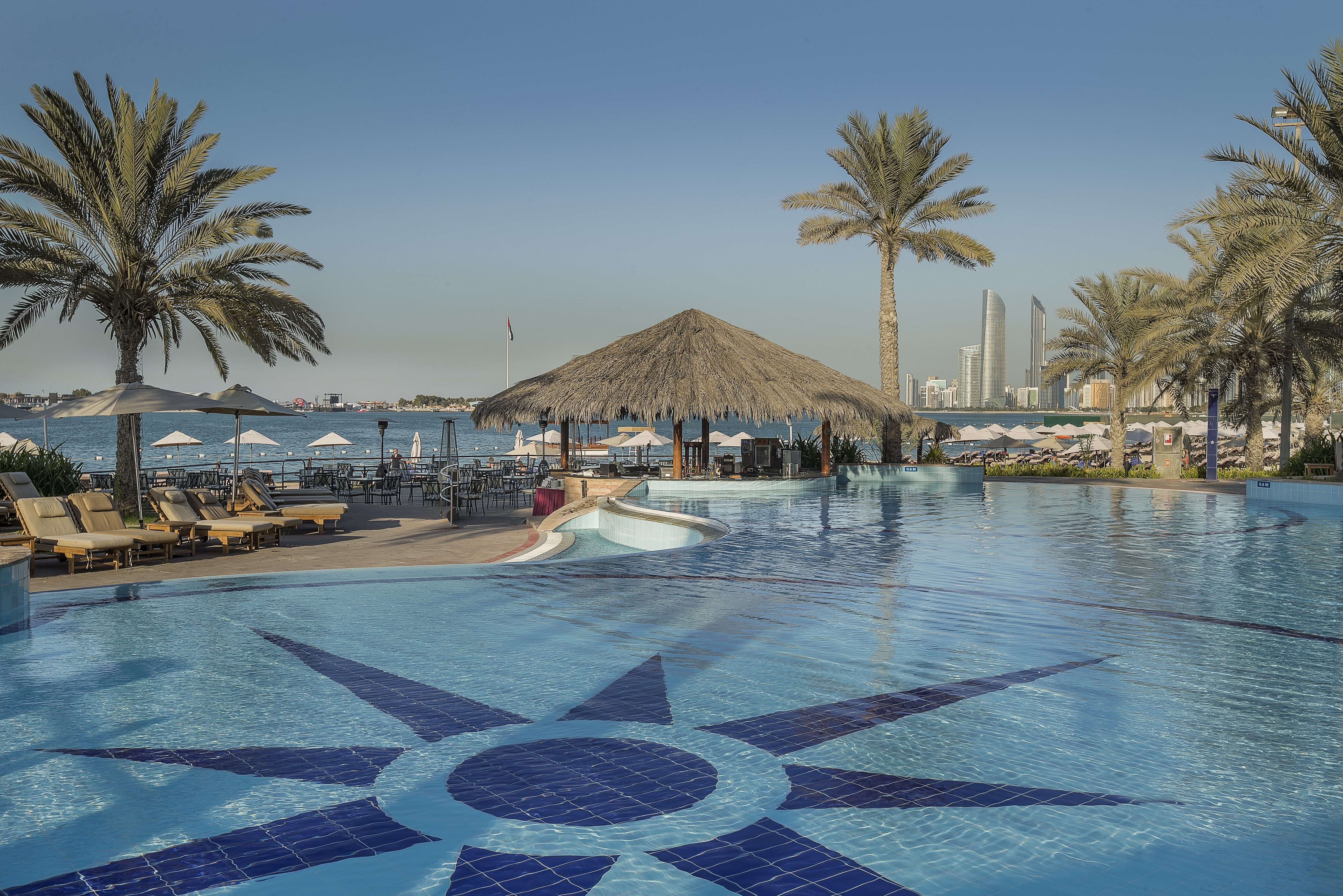 Abu Dhabi Radisson Blue Hotel Corniche zwembad