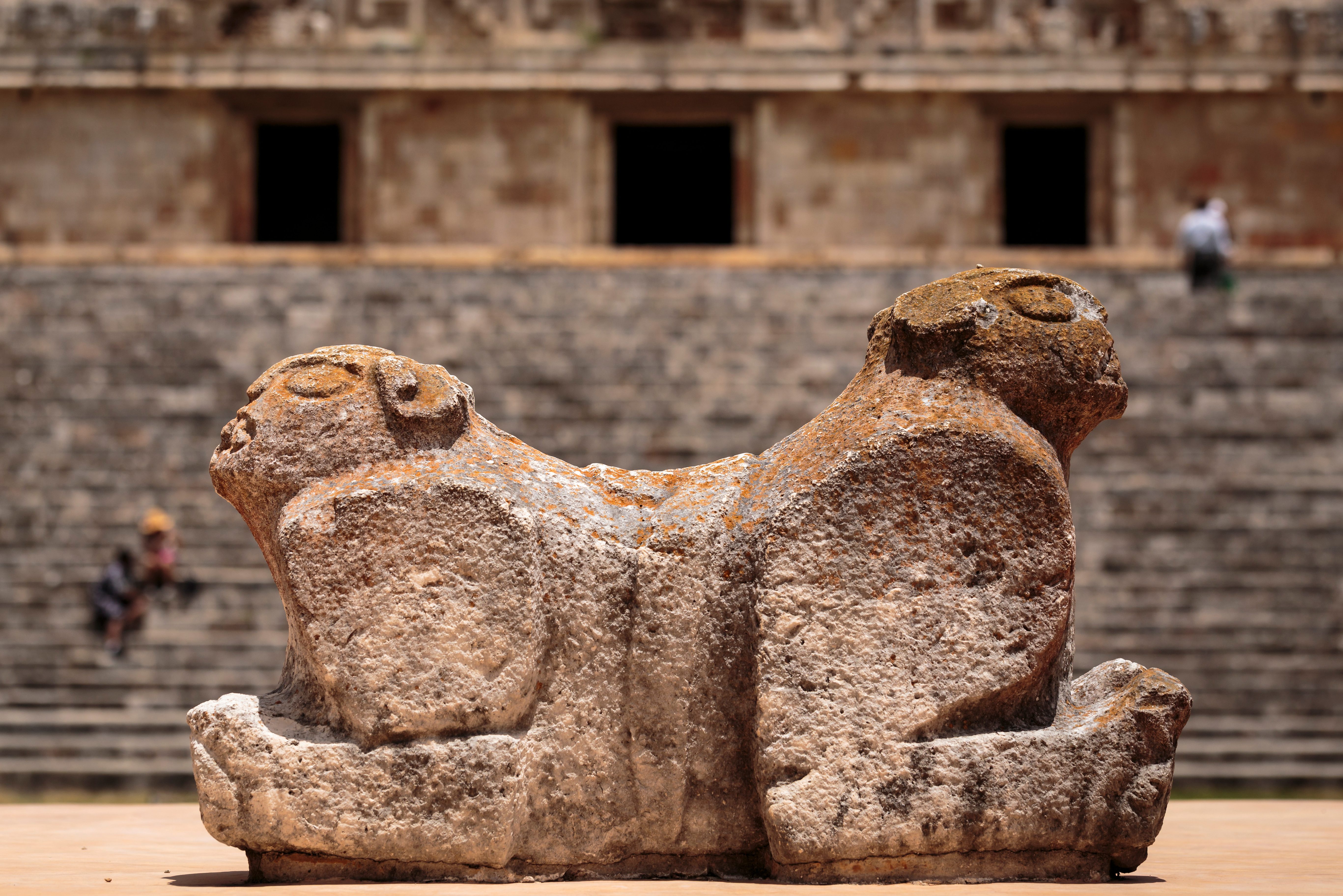 Beeld bij Maya-stad Uxmal
