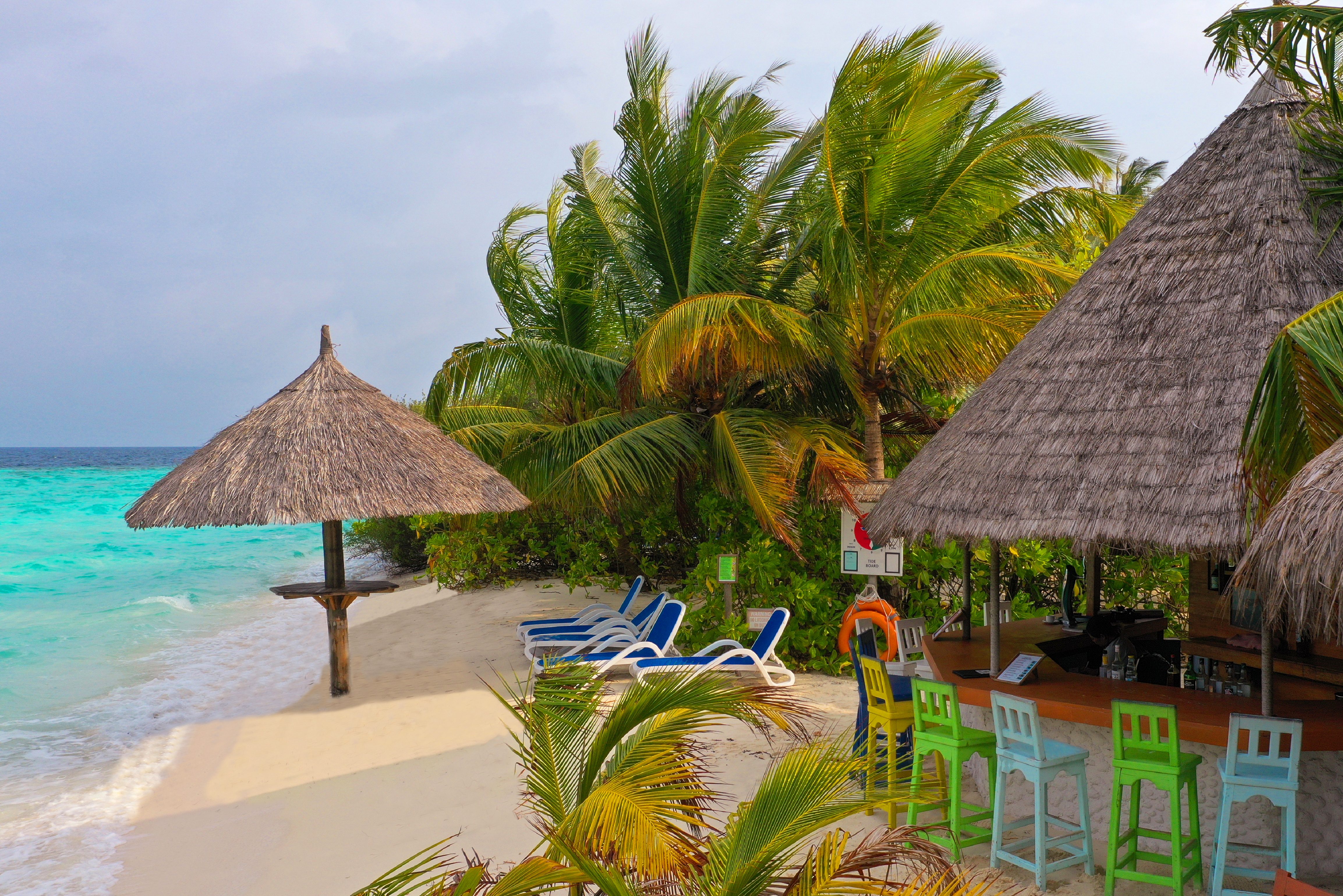 malediven eriyadu beach bar