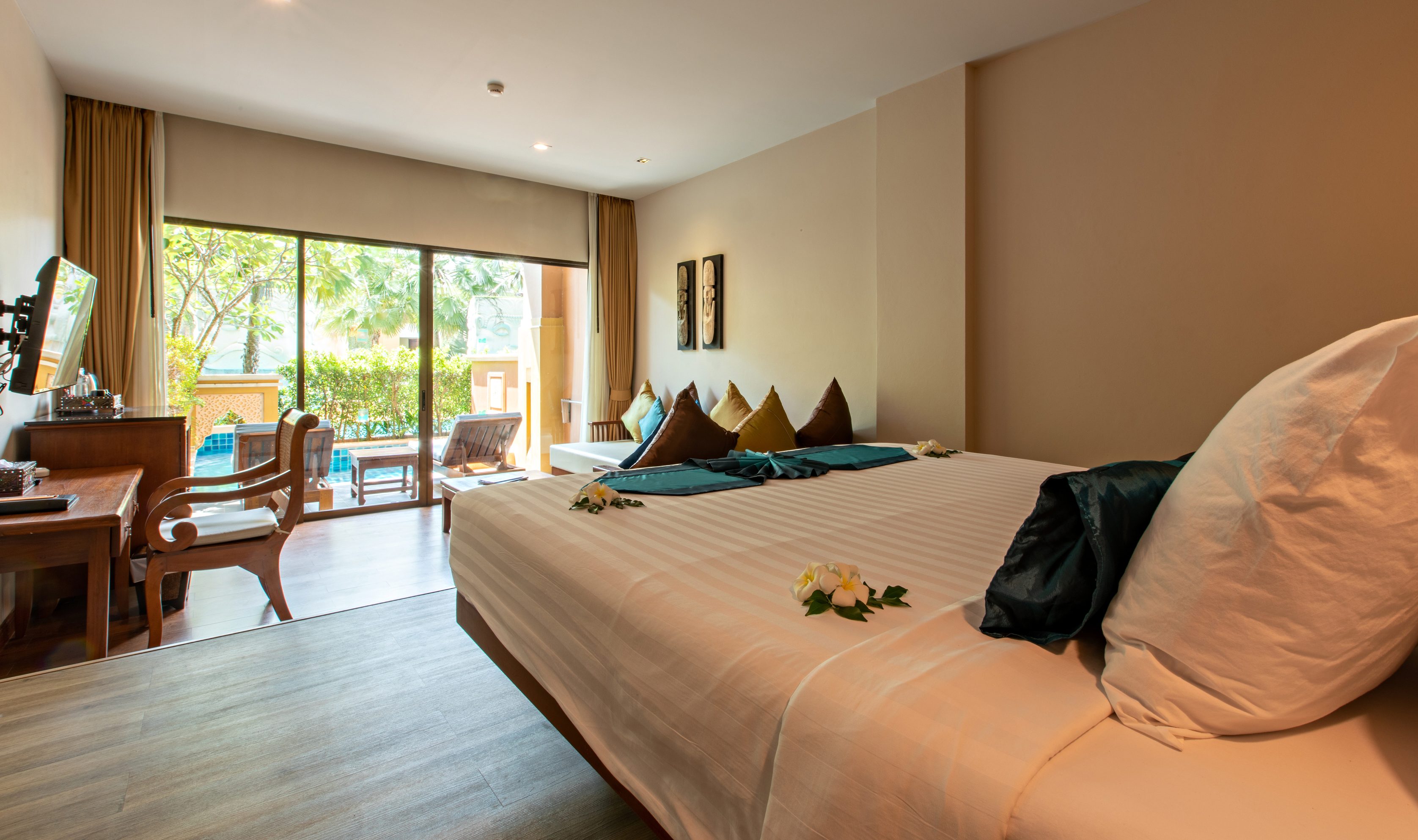 Thailand Phuket Rawai Palm Beach Resort Deluxe Pool AccessKamer