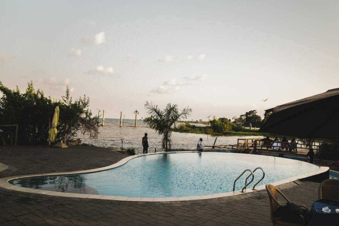 Zwembad Natures Green beach Resort