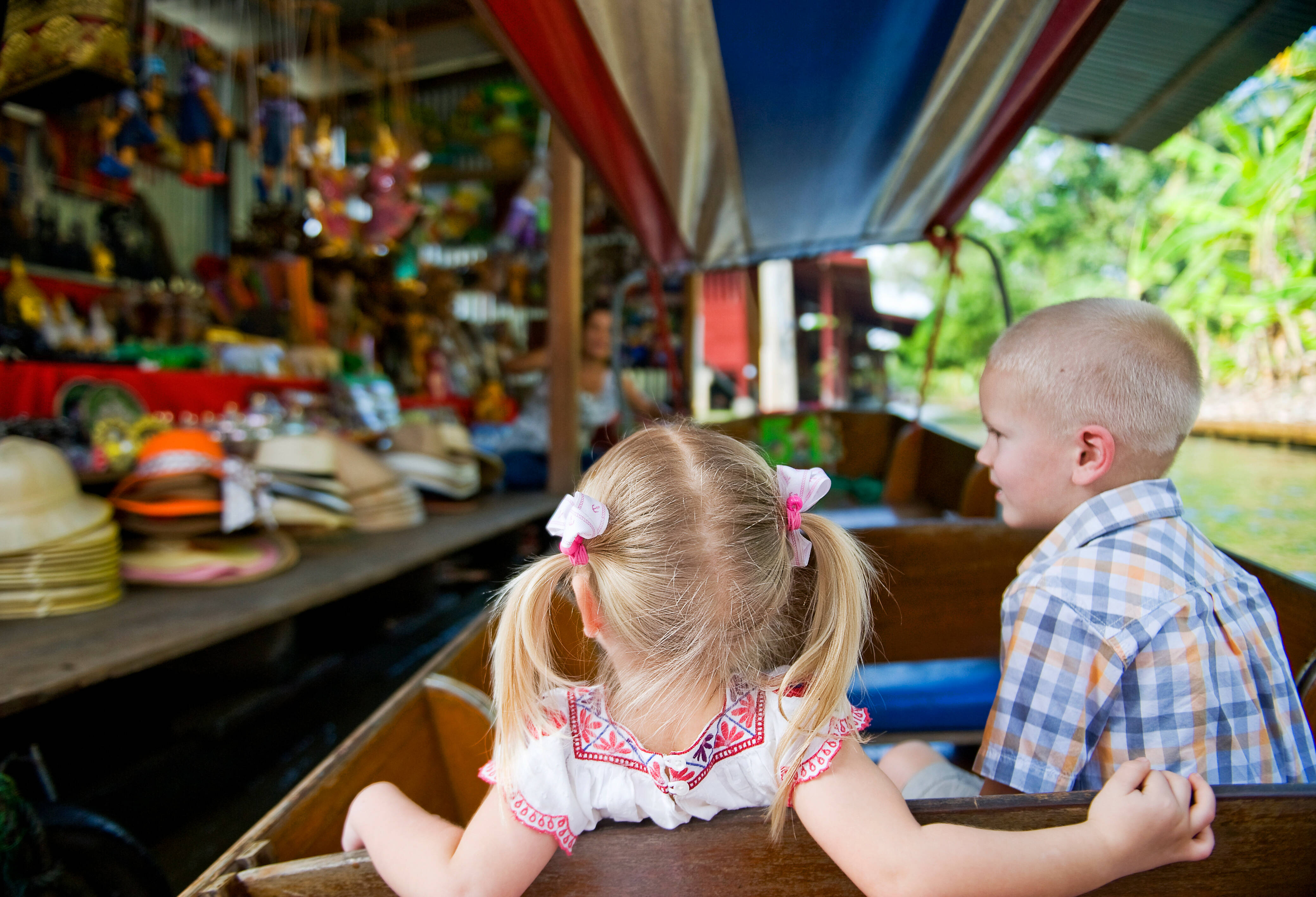 Drijvende markt Damnoen Saduak kinderen