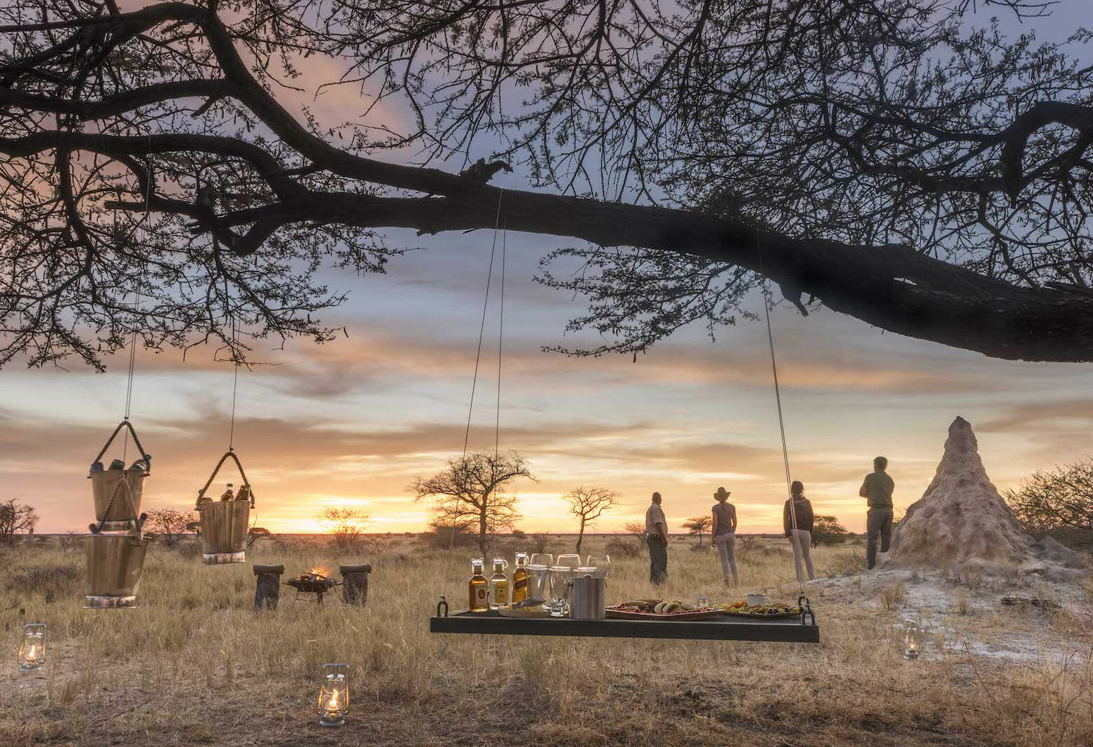 Sundowner in Etosha tijdens game drive in Namibië