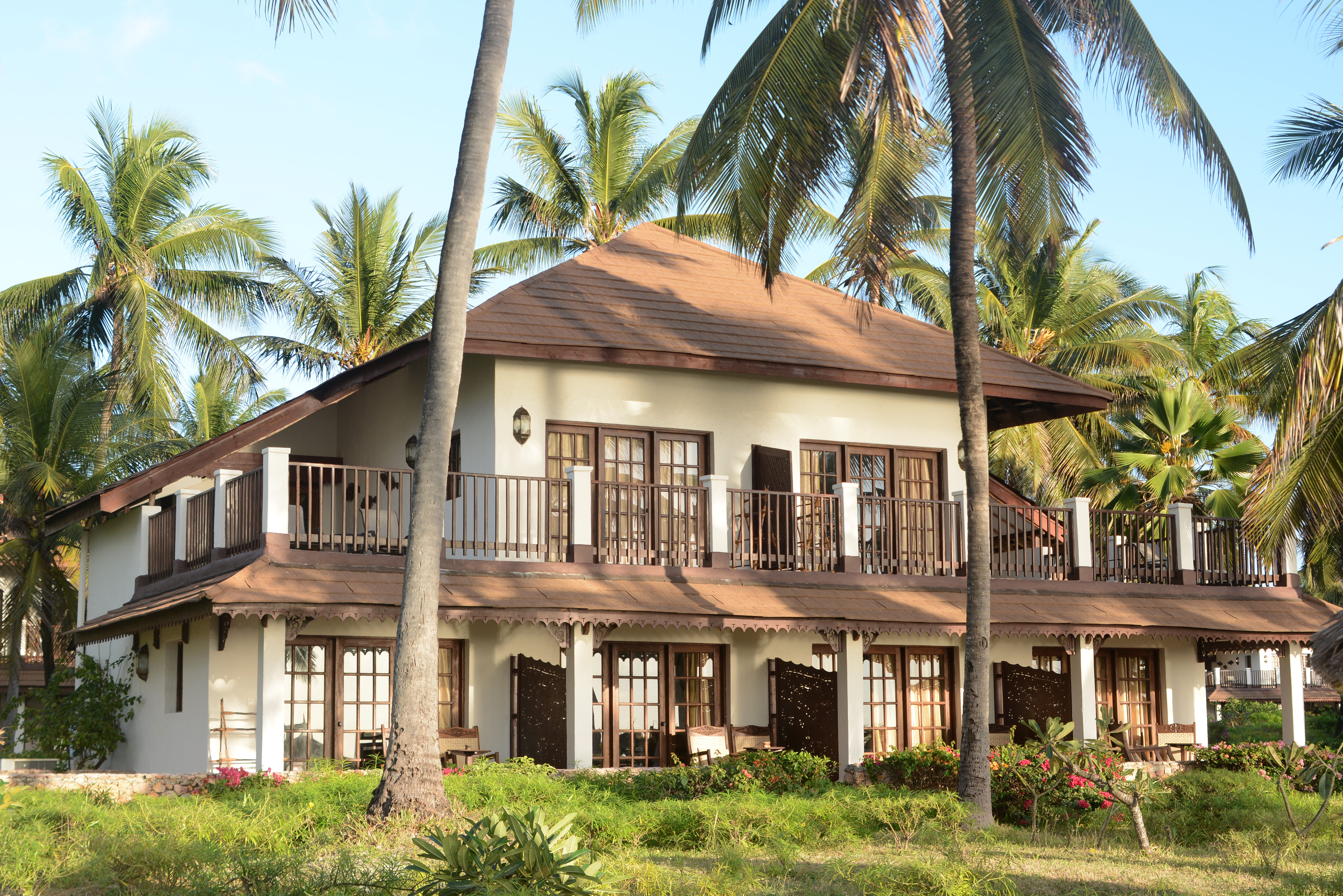 Zanzibar Bewjuu Beach Breezes Beach Club Bungalow met kamer