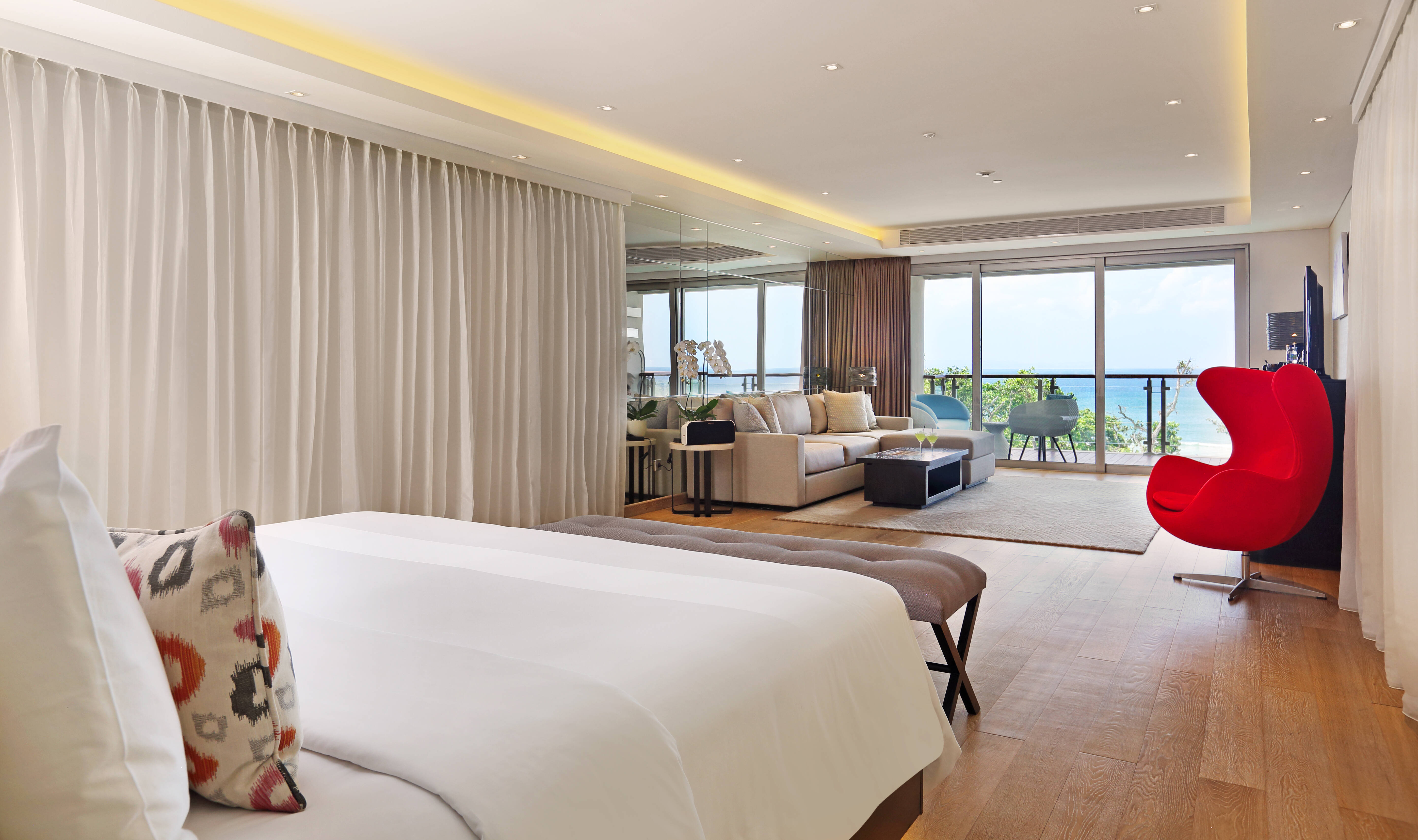 Deluxe Suite Ocean View in het Double Six Luxury Hotel in Seminyak op Bali