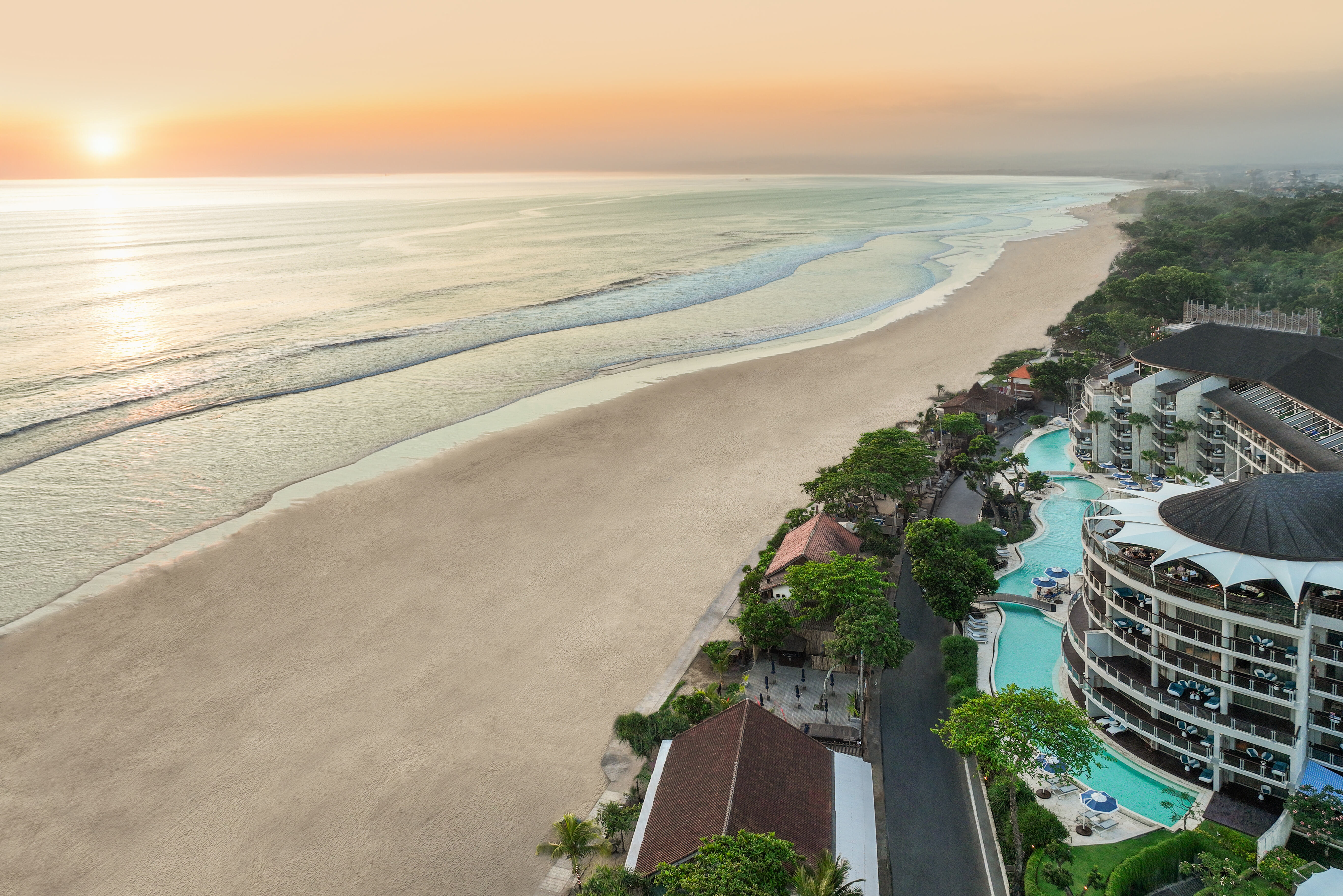Double Six Luxury Hotel van boven in Seminyak op Bali