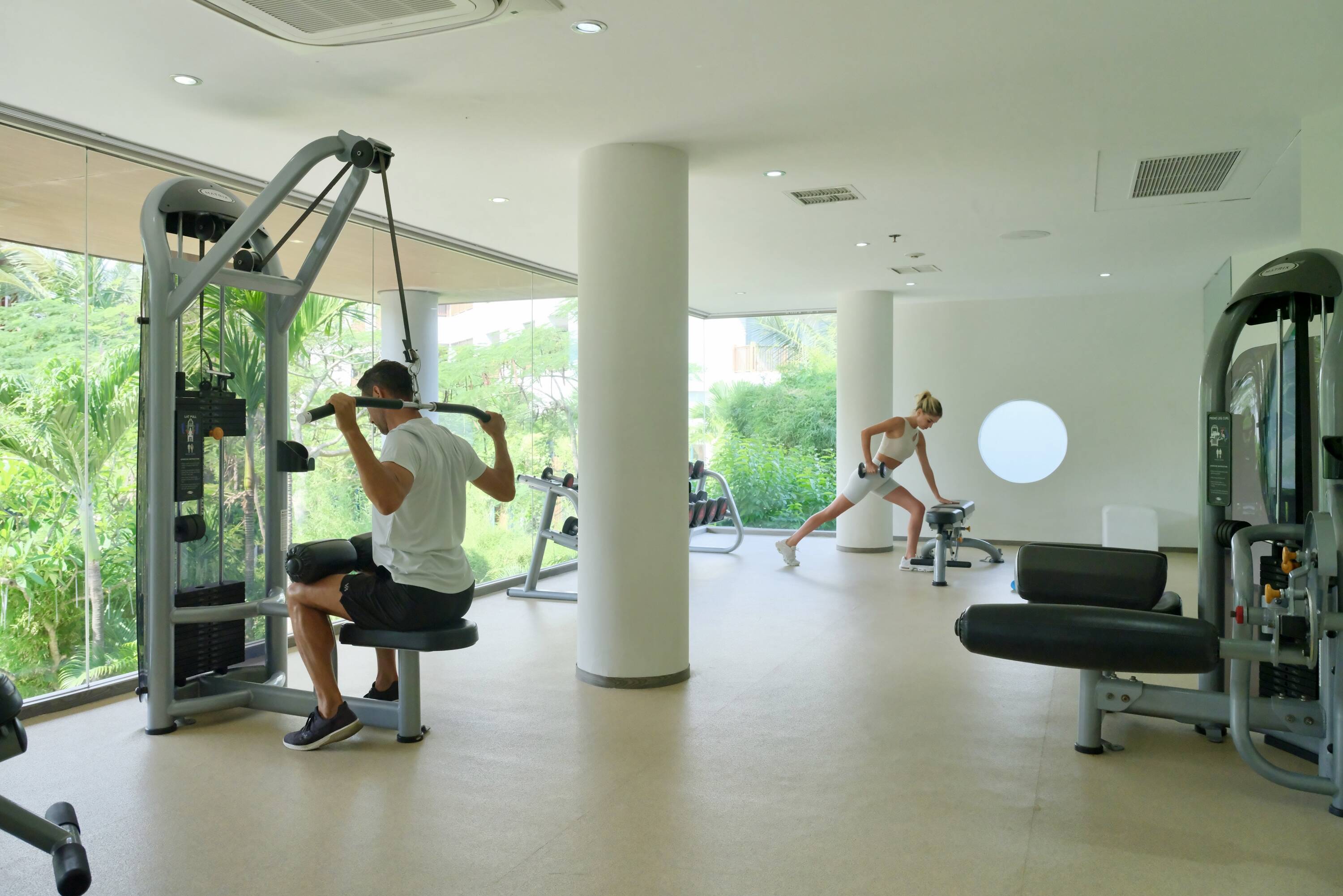 Fitnesseruimte van het Double Six Luxury Hotel in Seminyak op Bali
