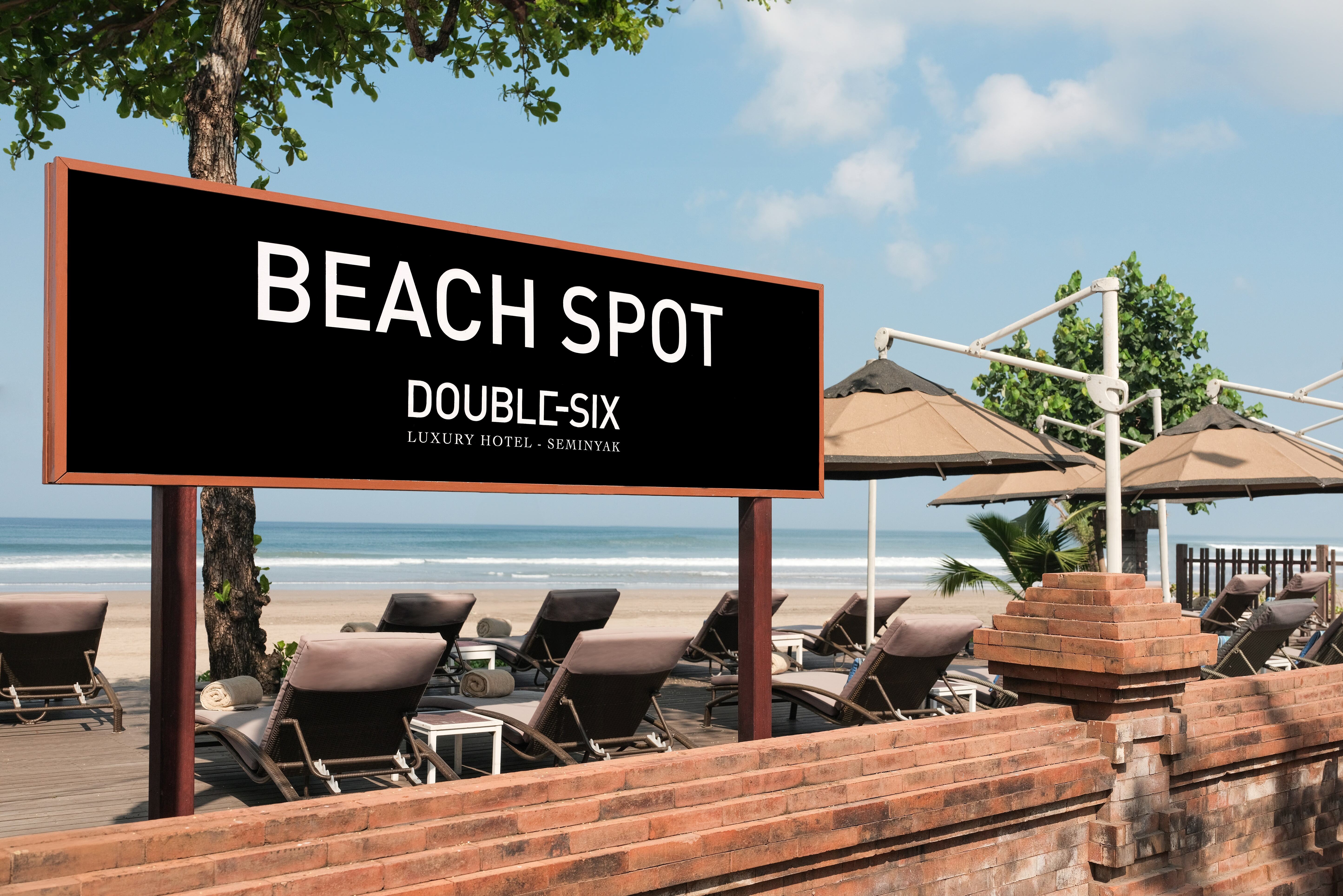 Beach Spot op het strand van het Double Six Luxury Hotel in Seminyak op Bali