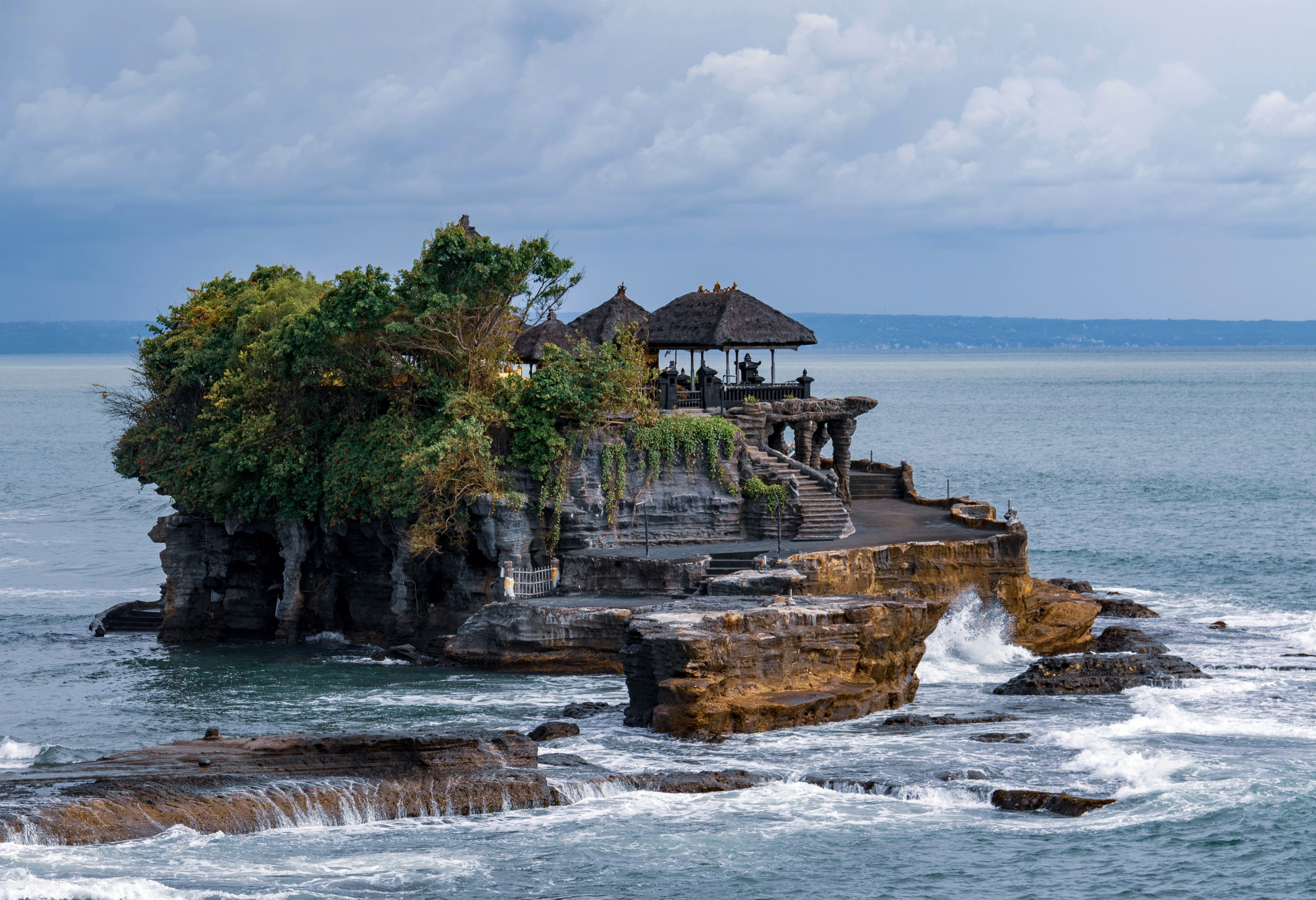 Tanah Lot tempel in zee in het westen van Bali