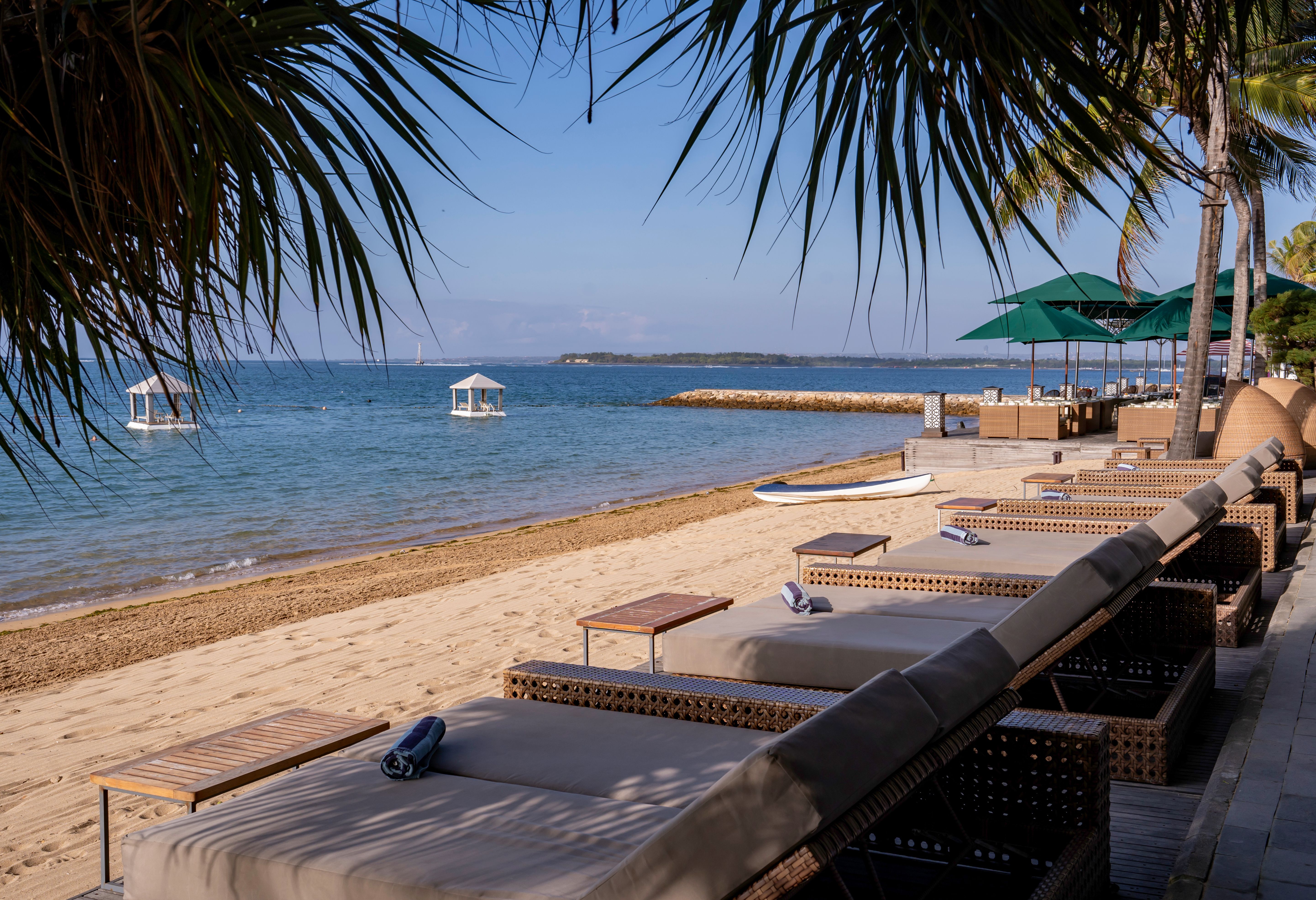 Strand bij het Puri Santrian in Sanur op Bali