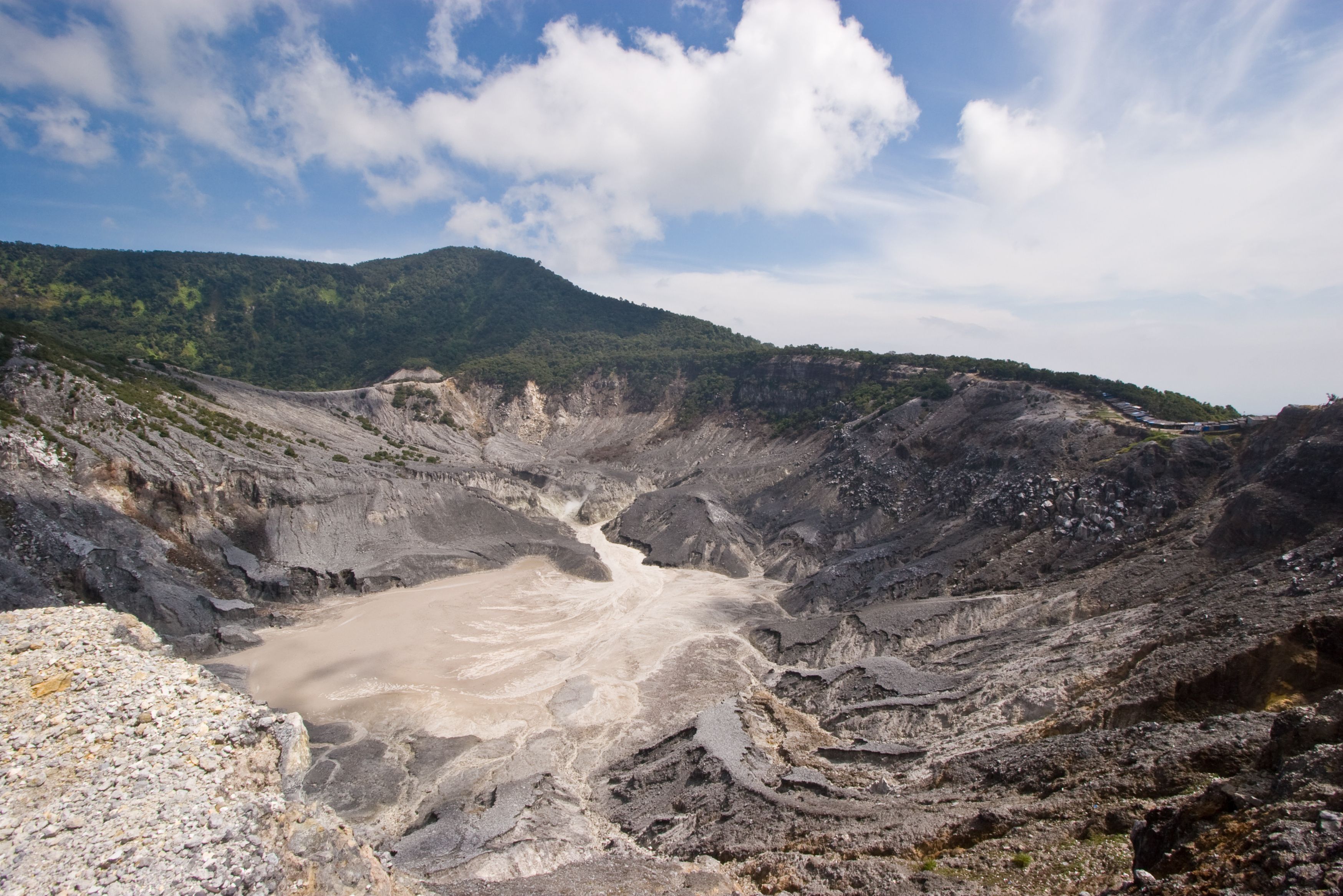 Tangkuban Perahu krater nabij Bandung op Java in Indonesie