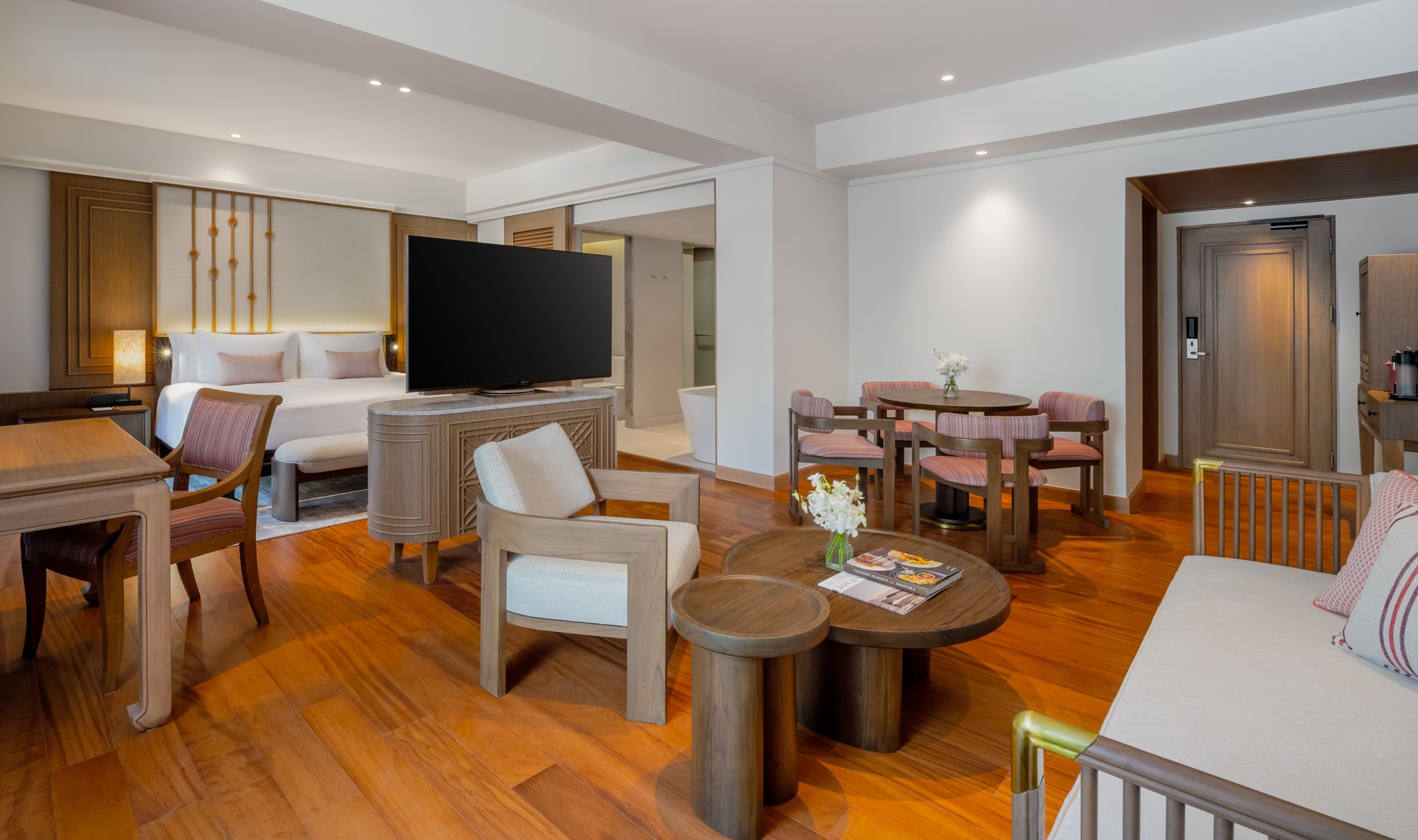 Woonkamer 2 bedroom family pool suite