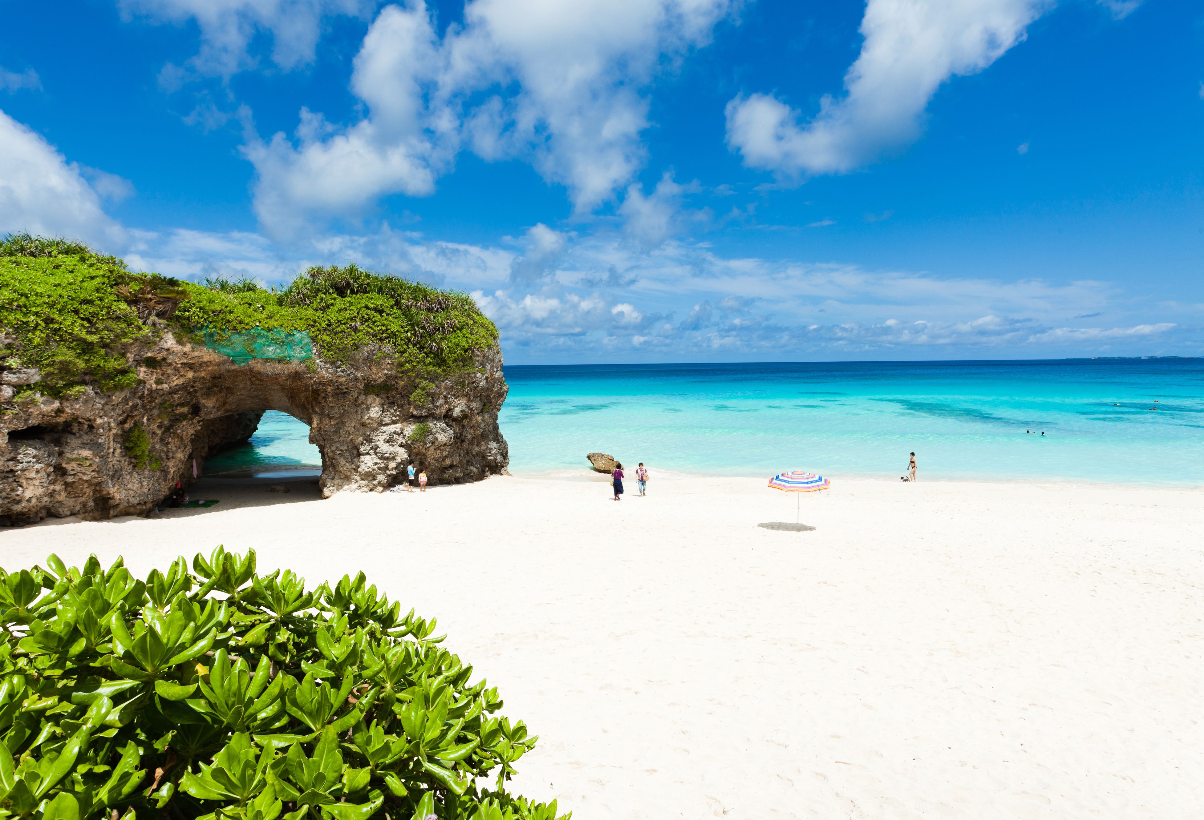 Witte zandstrand op Okinawa