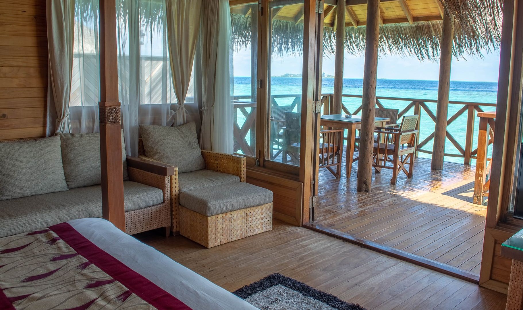 Malediven Fihalhohi Island Resort Water Villa