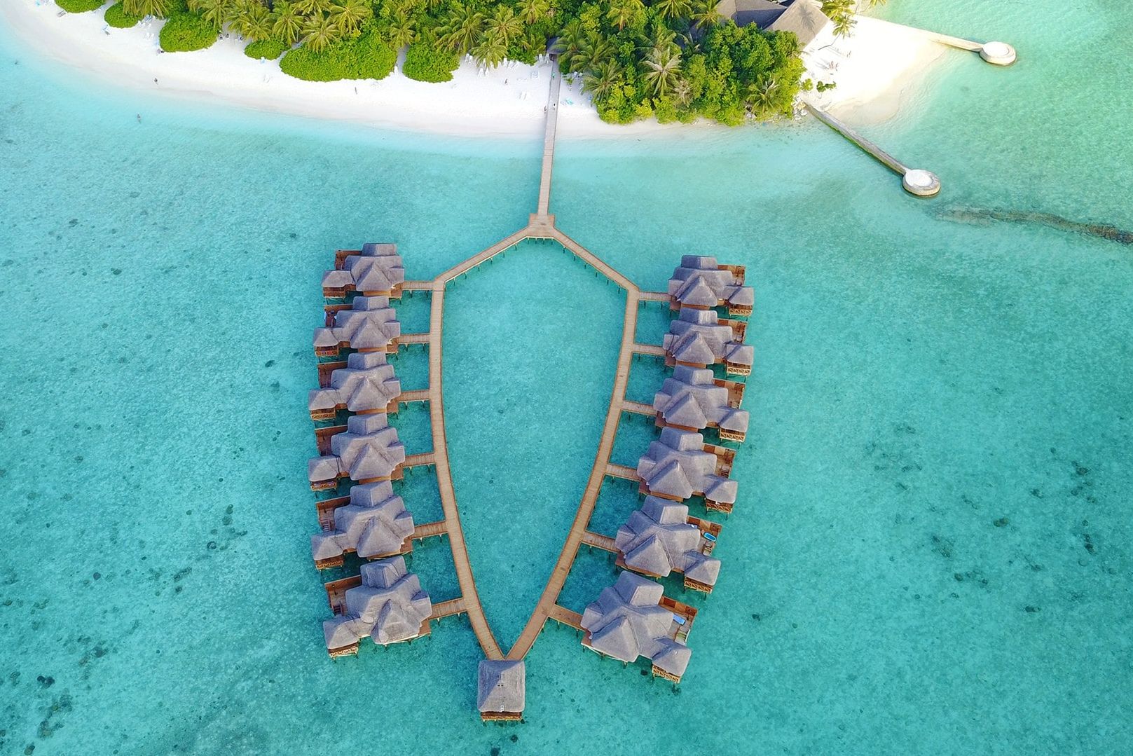 Malediven Fihalhohi Island Resort Water Villas