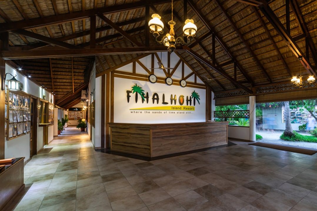 Malediven Fihalhohi Island Resort Receptie