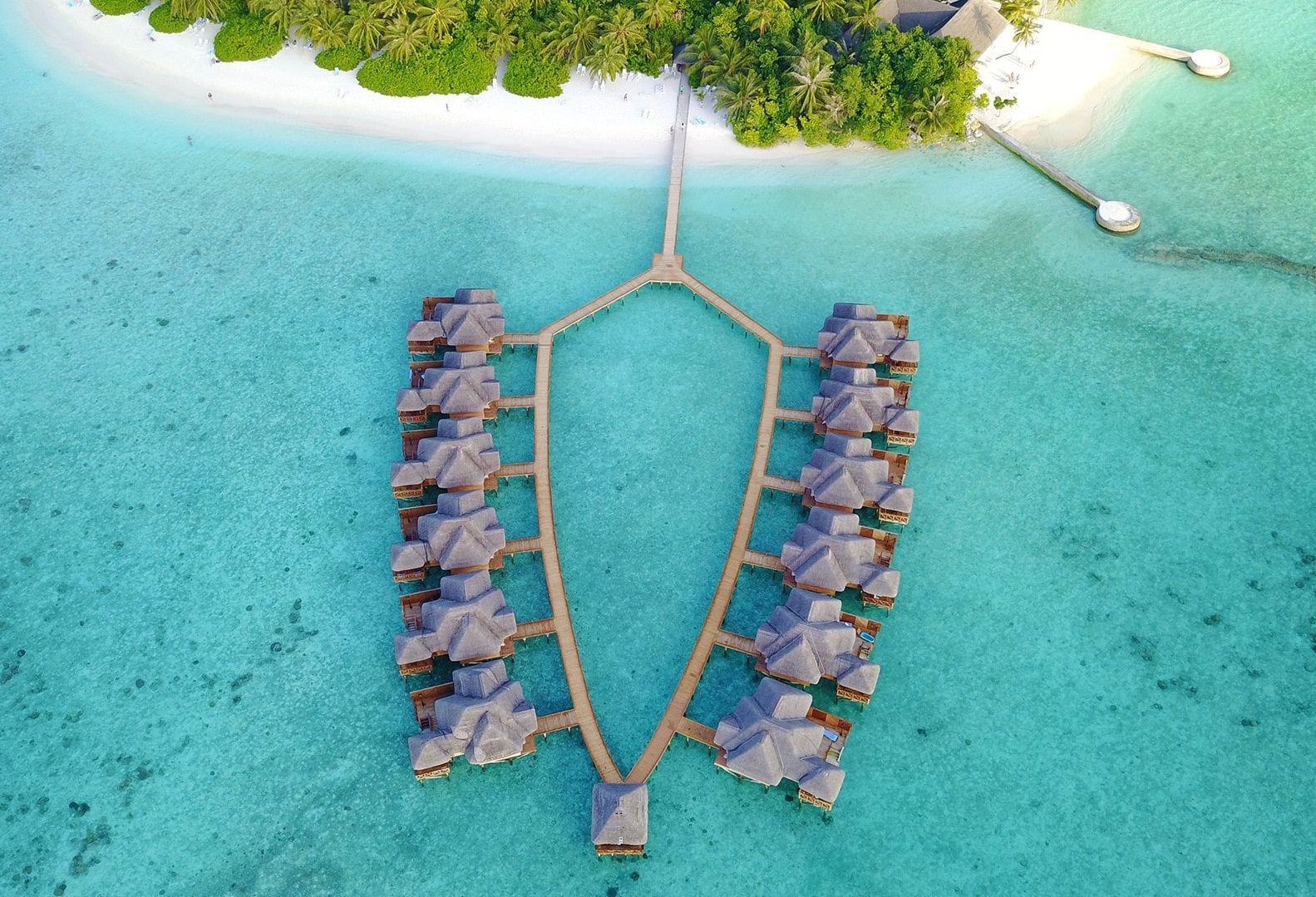 Malediven Fihalhohi Island Resort Water Villa