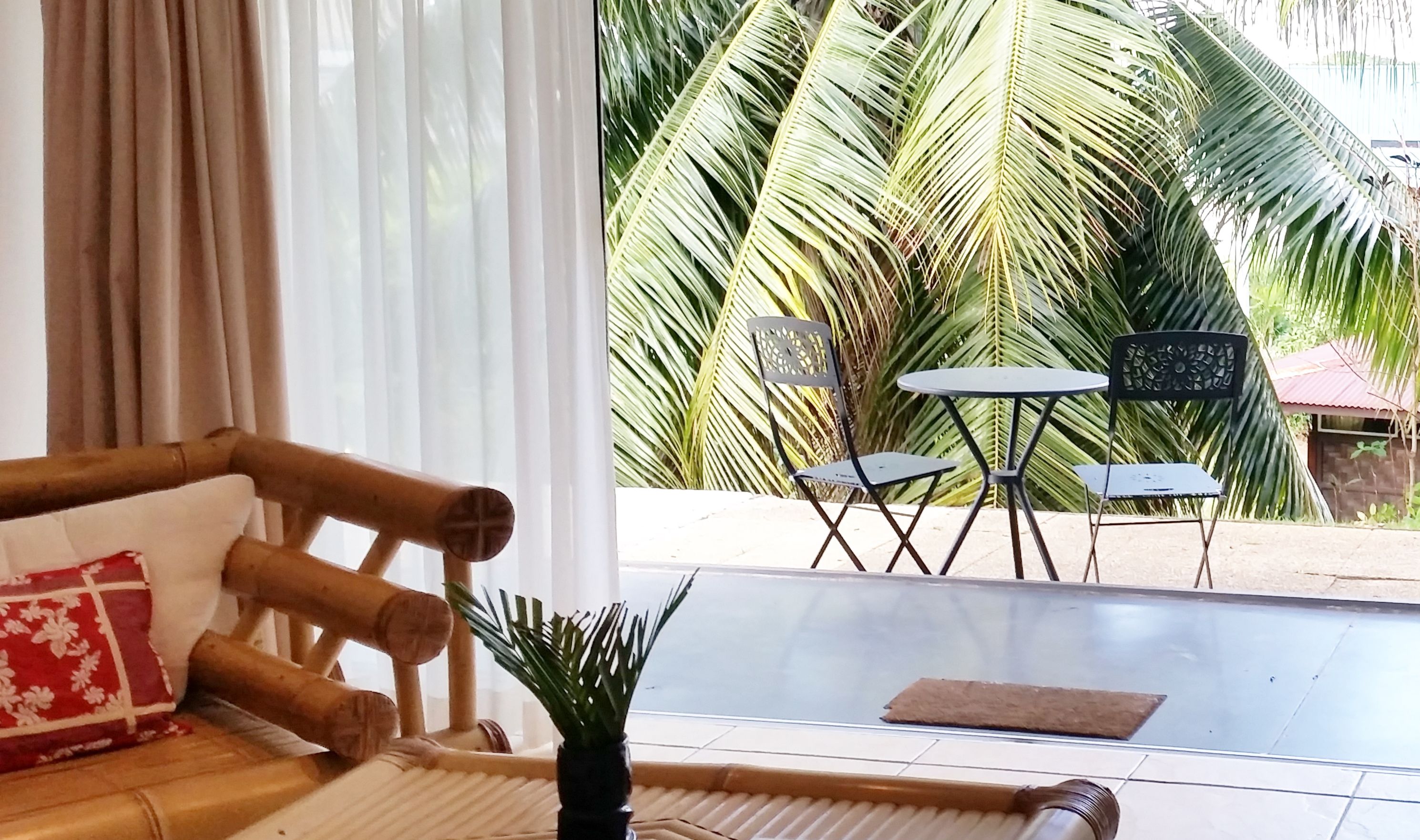 Family Suite terras in het Fare Suisse in Papeete op Tahiti in Frans-Polynesie