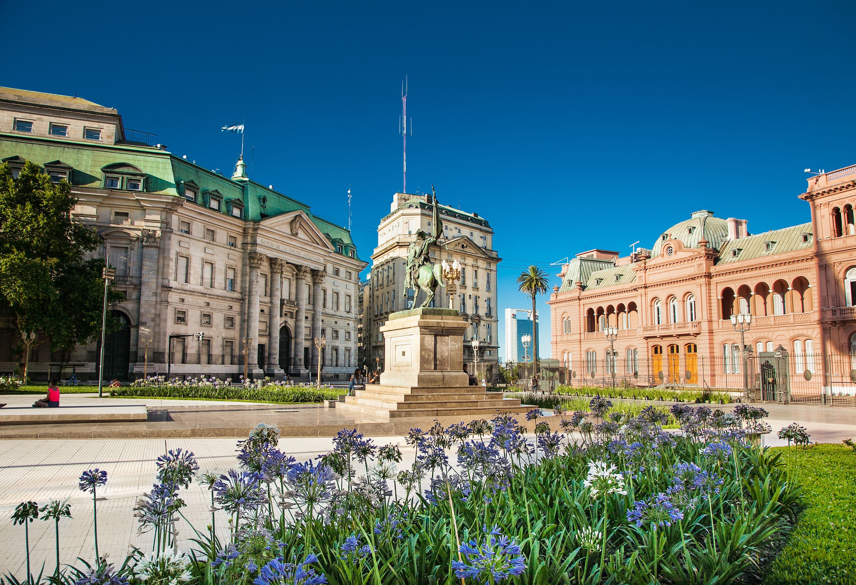 laza de Mayo beeld van general Belgrano