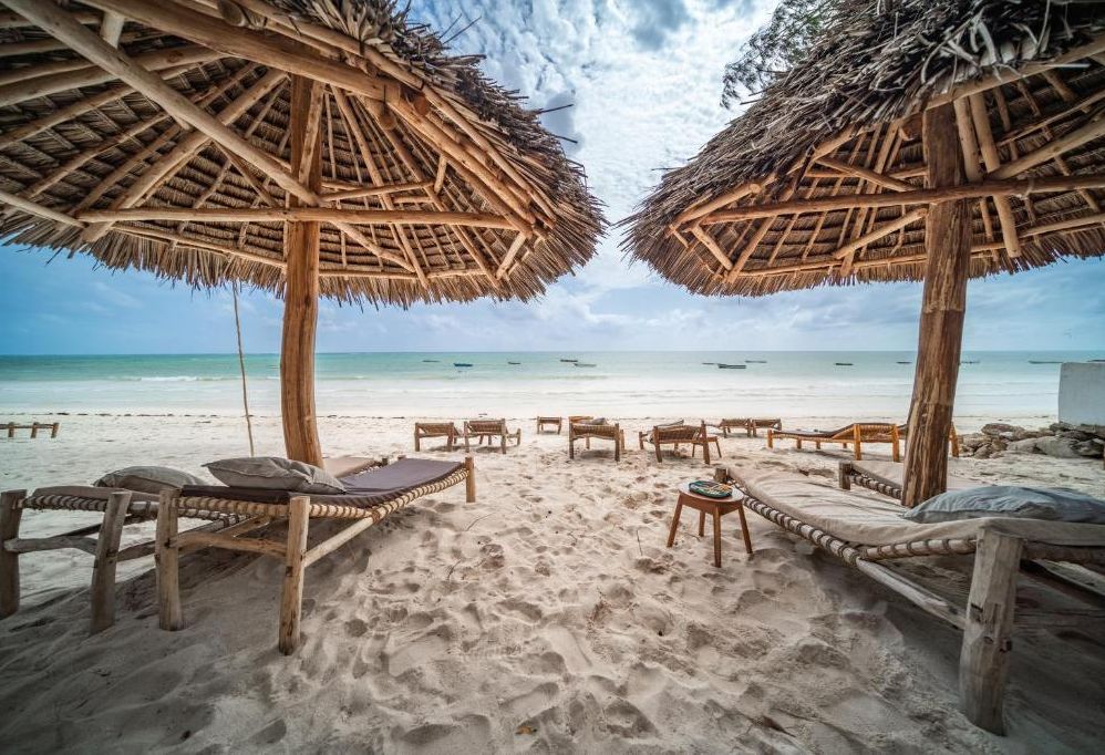 Strand bij de eigen Beach Club van White Paradise aan Uroa Beach op Zanzibar