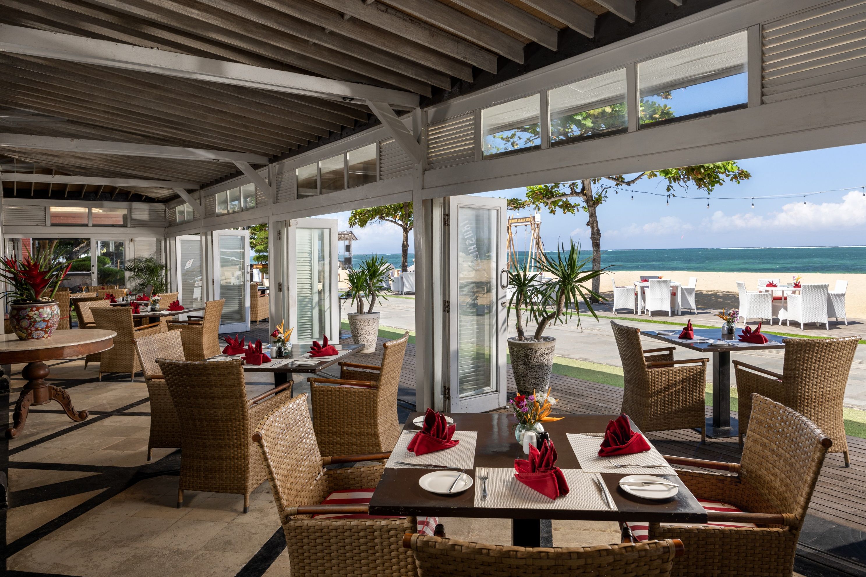 Indonesie Bali Sanur Prama Sanur Beach Hotel Zwembad Restaurant