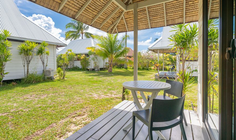 Terras van de Garden Bungalow in Moorea Island Beach in Frans-Polynesie