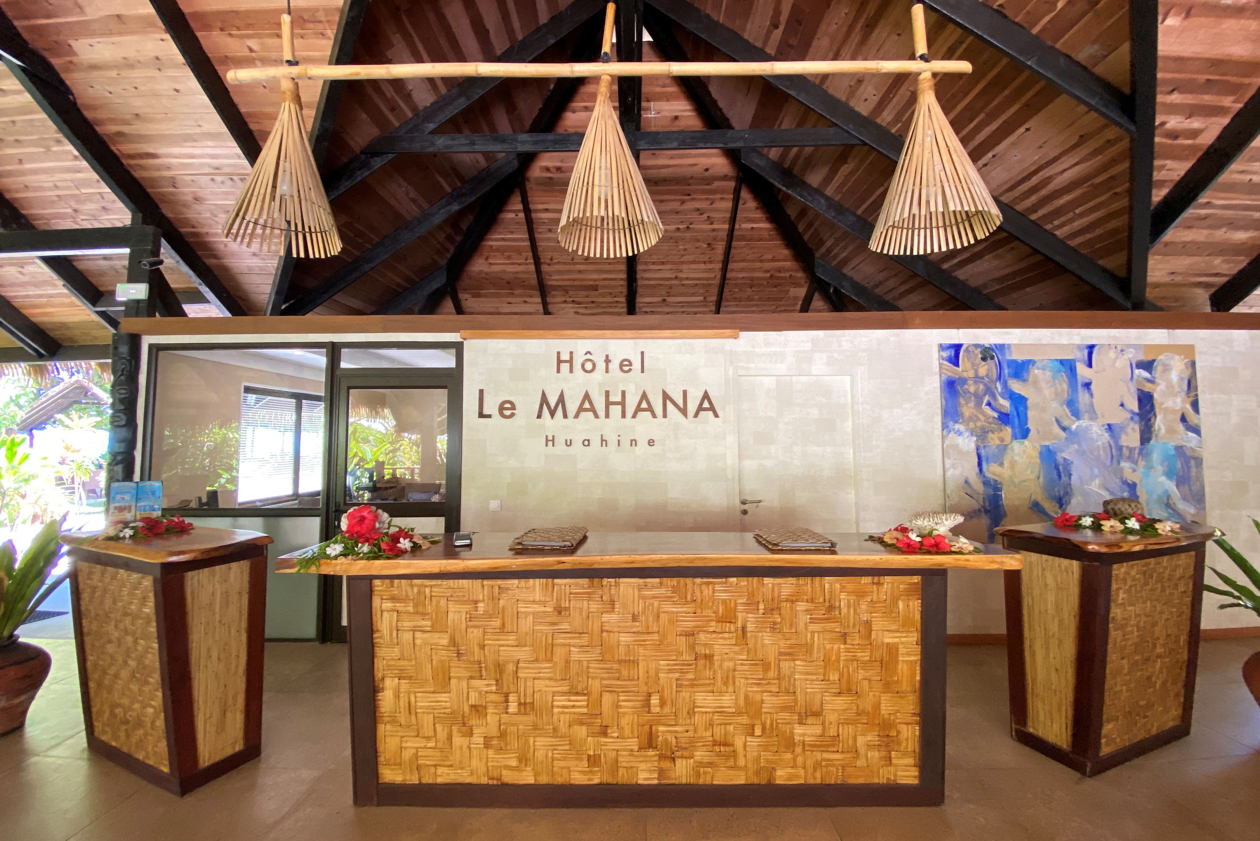 Receptie van Hotel Le Mahana op Huahine in Frans-Polynesie